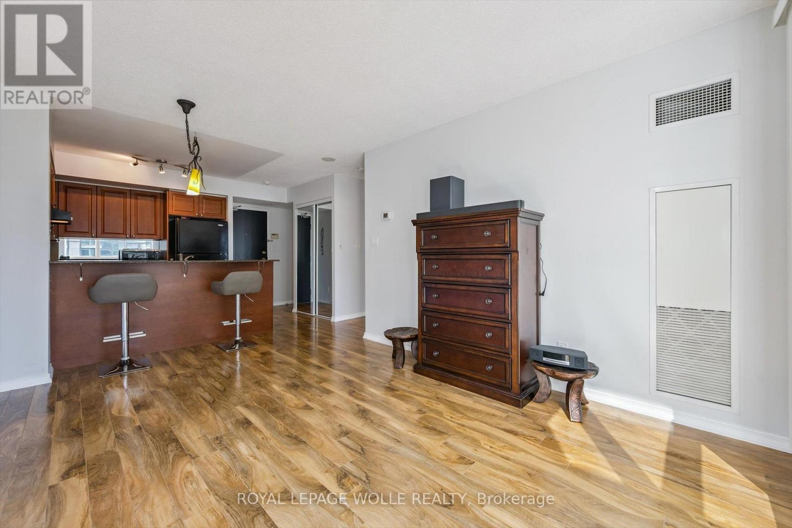 












1109 - 230 KING STREET E

,
Toronto,




Ontario
M5A1K5

