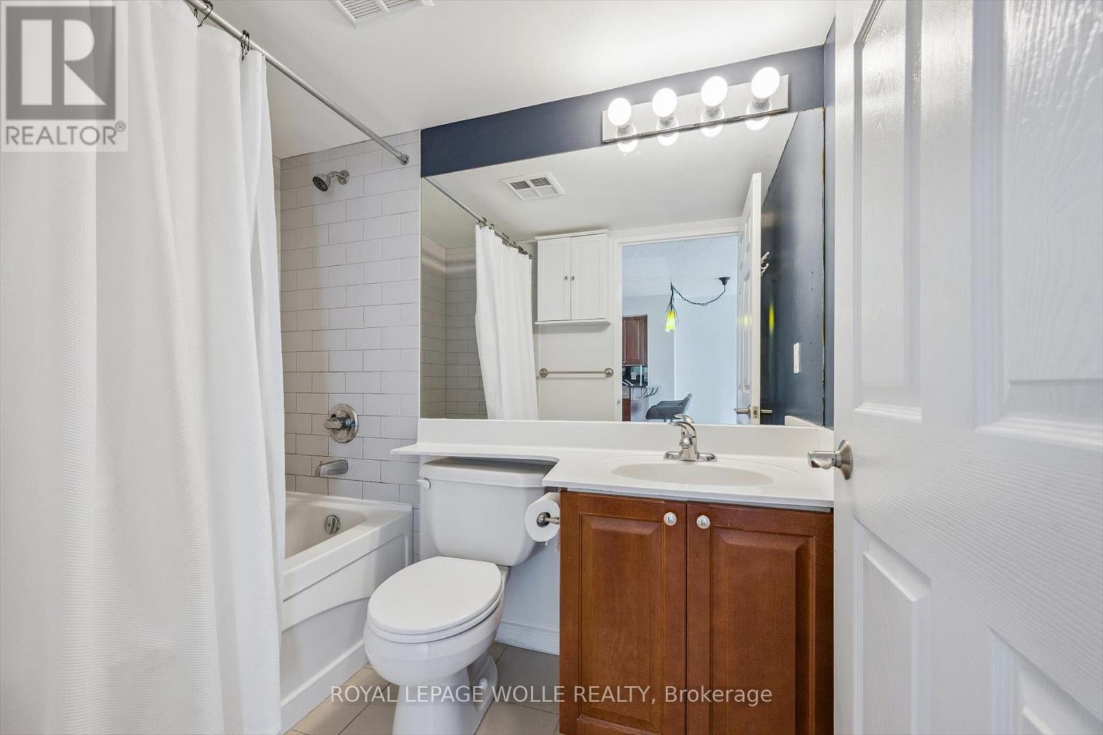 












1109 - 230 KING STREET E

,
Toronto,




Ontario
M5A1K5

