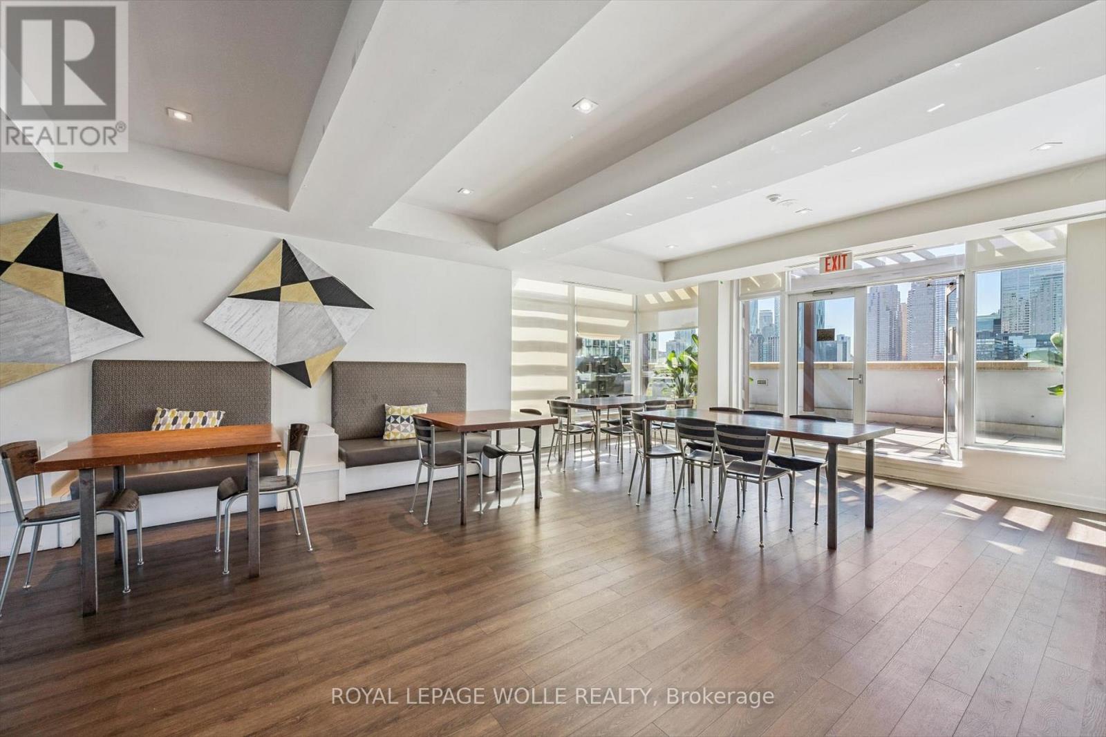 












1109 - 230 KING STREET E

,
Toronto,




Ontario
M5A1K5

