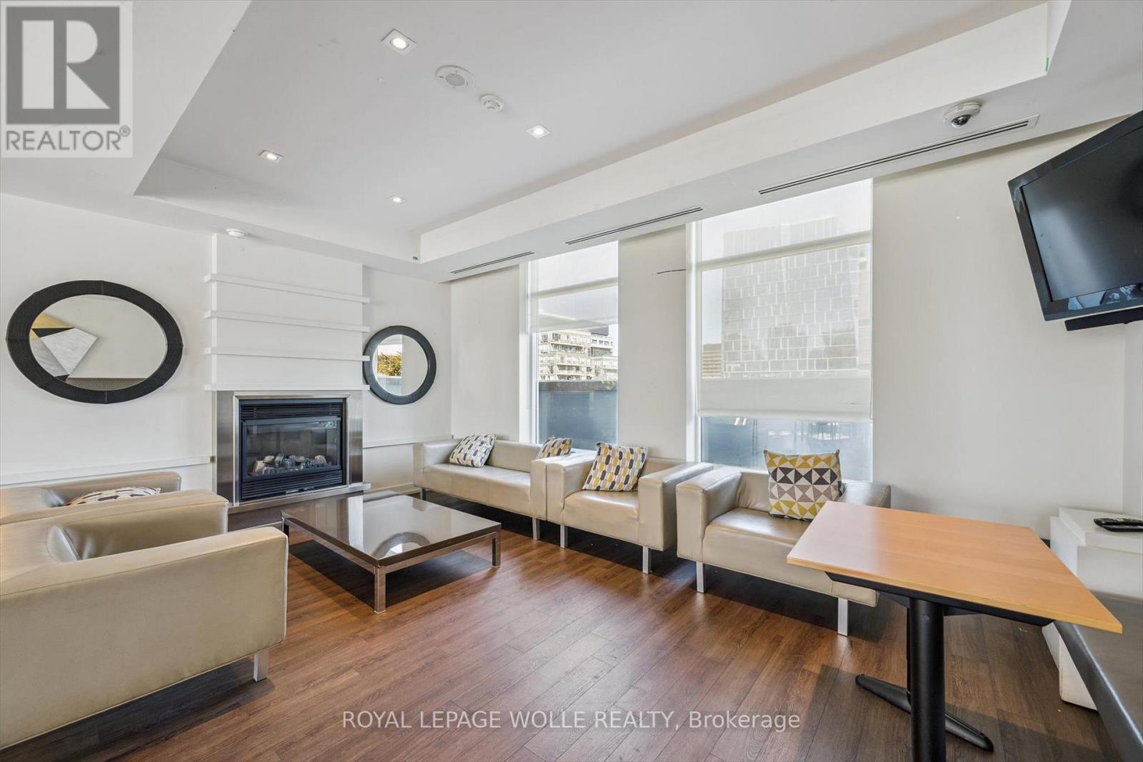 












1109 - 230 KING STREET E

,
Toronto,




Ontario
M5A1K5

