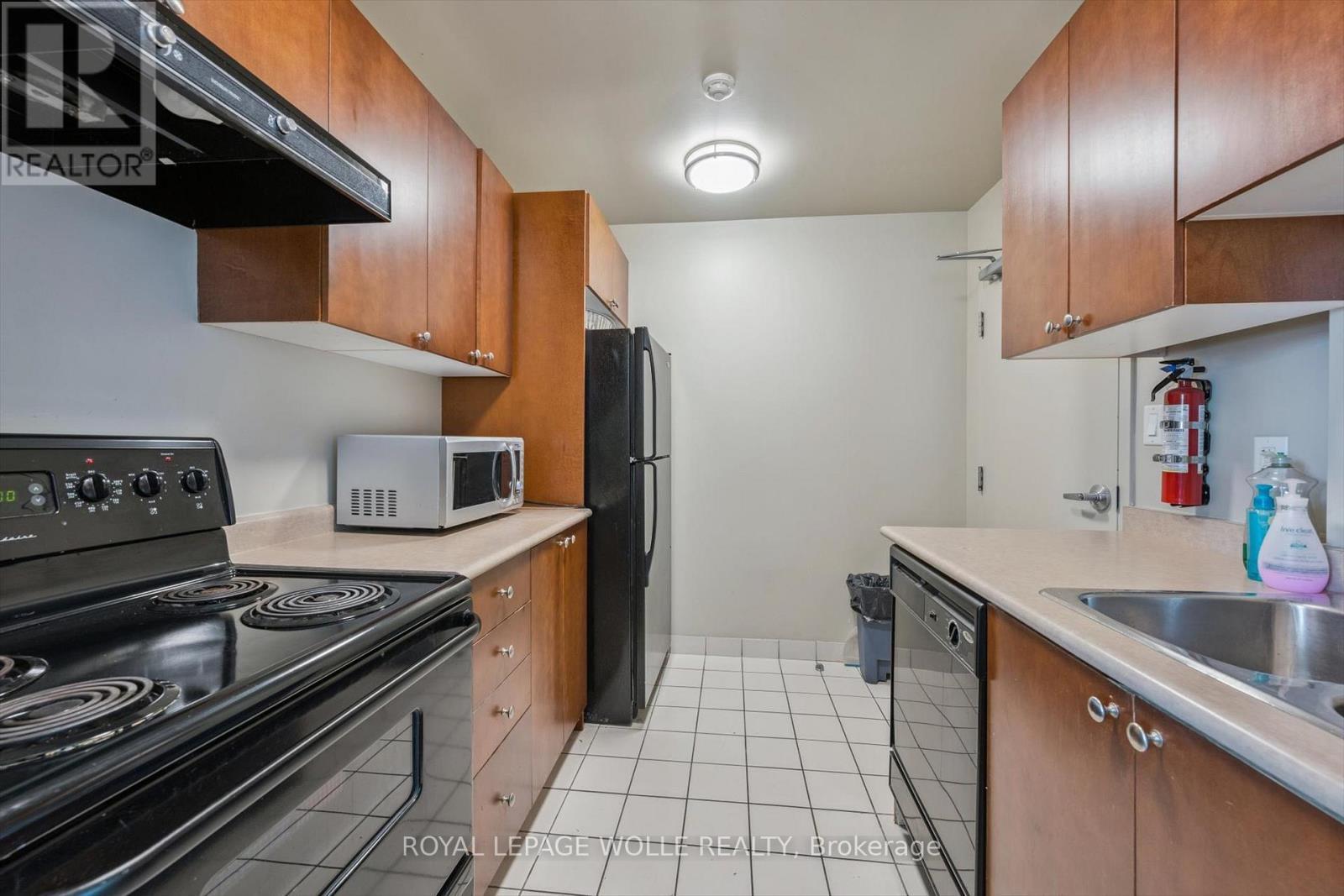 












1109 - 230 KING STREET E

,
Toronto,




Ontario
M5A1K5

