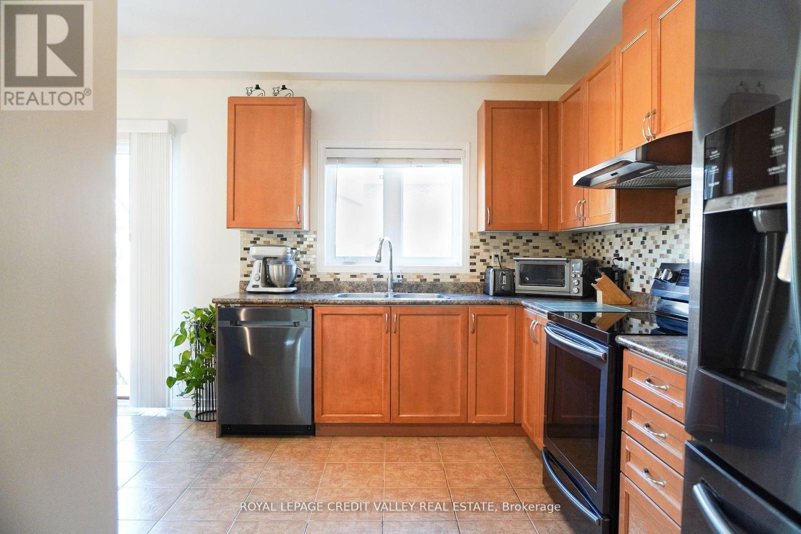 












72 KILREA WAY

,
Brampton,




Ontario
L6X0R3

