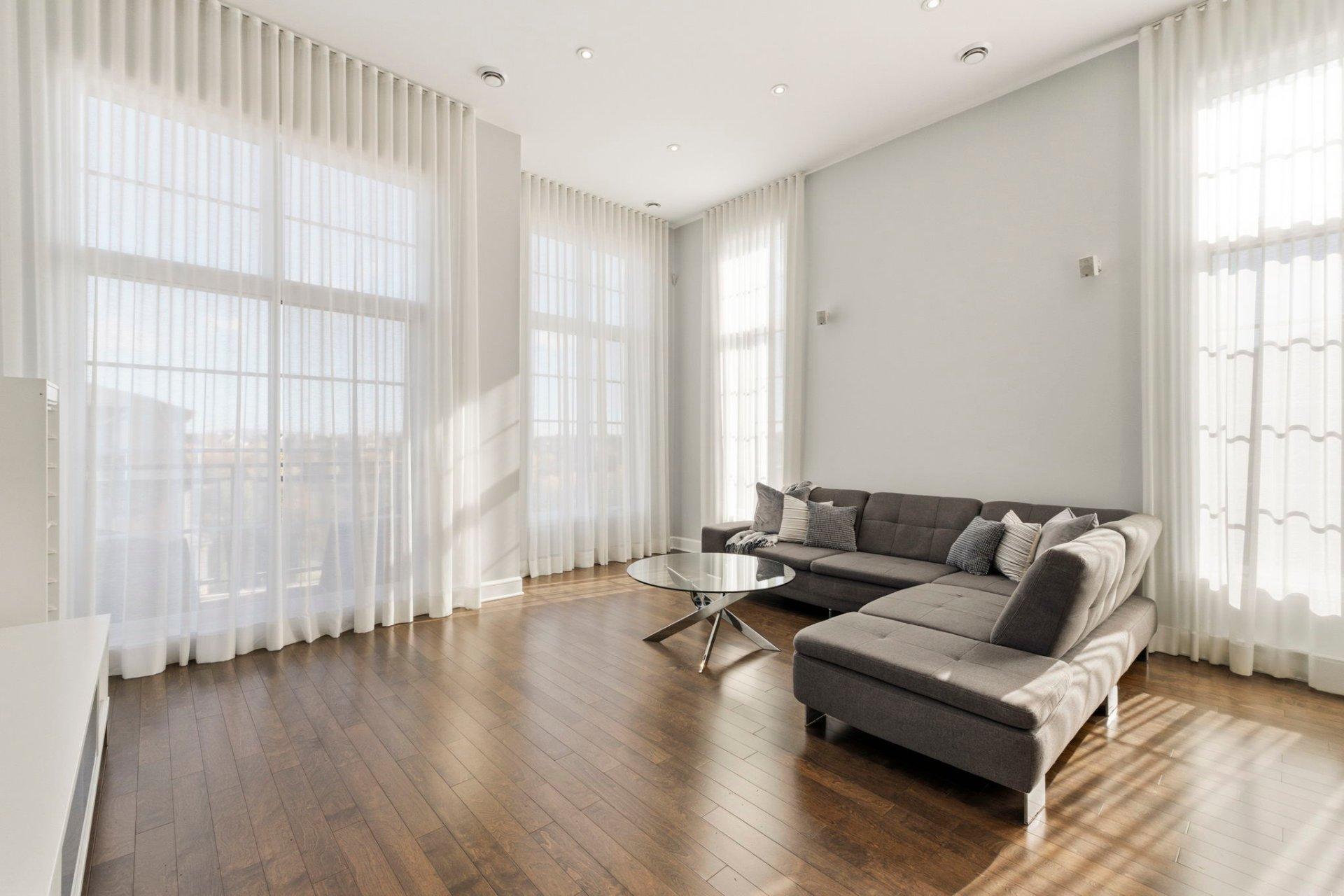 









2300


Rue Modigliani

, 301,
Montréal (Saint-Laurent),




QC
H4R0J1

