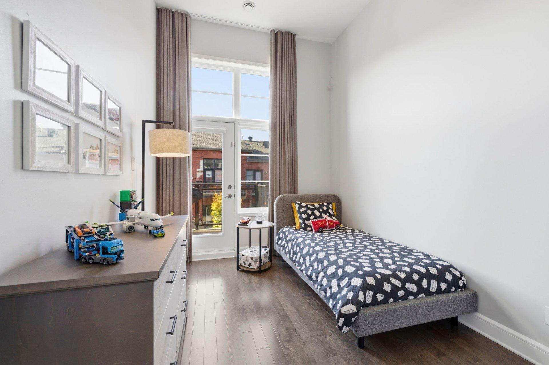 









2300


Rue Modigliani

, 301,
Montréal (Saint-Laurent),




QC
H4R0J1

