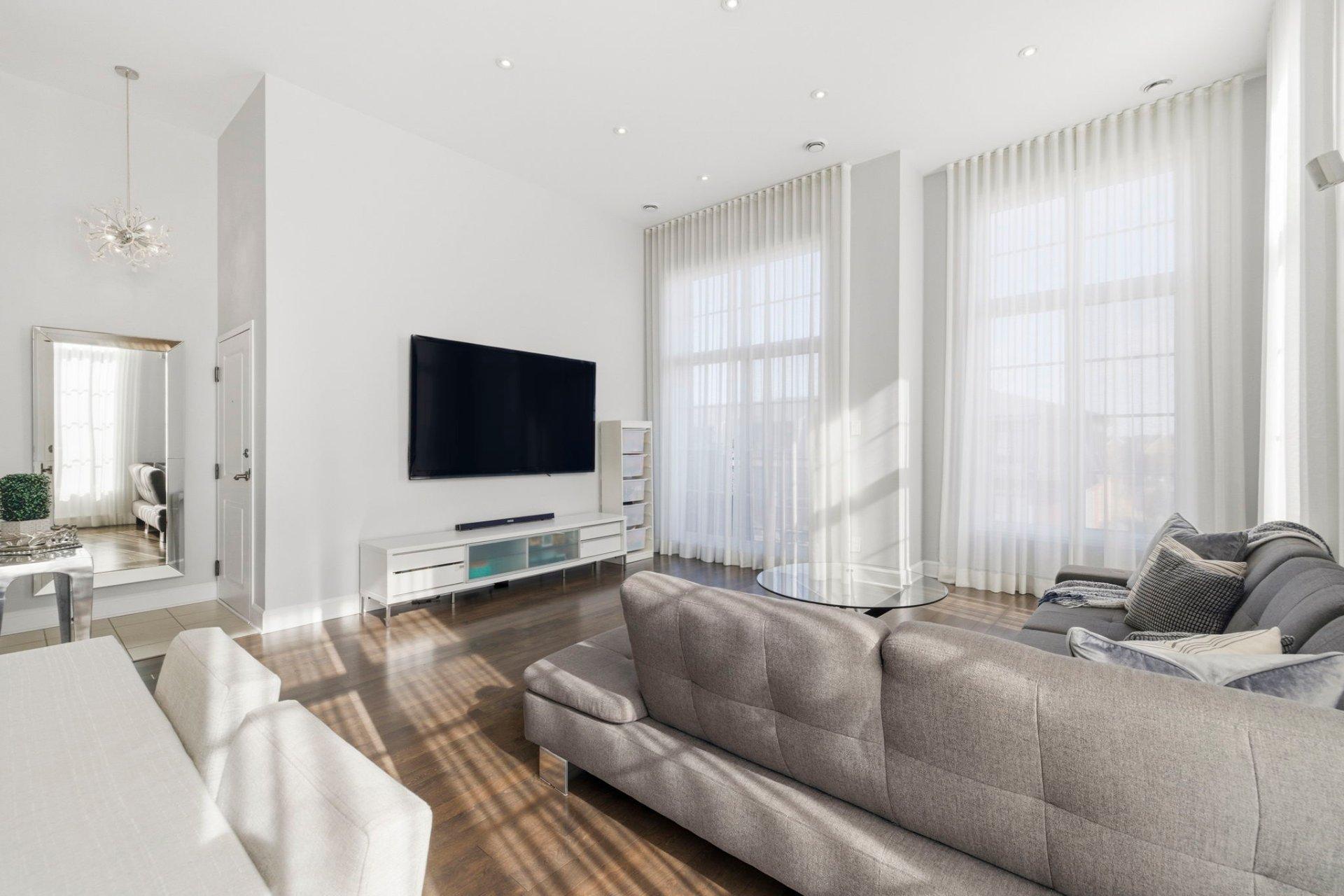 









2300


Rue Modigliani

, 301,
Montréal (Saint-Laurent),




QC
H4R0J1

