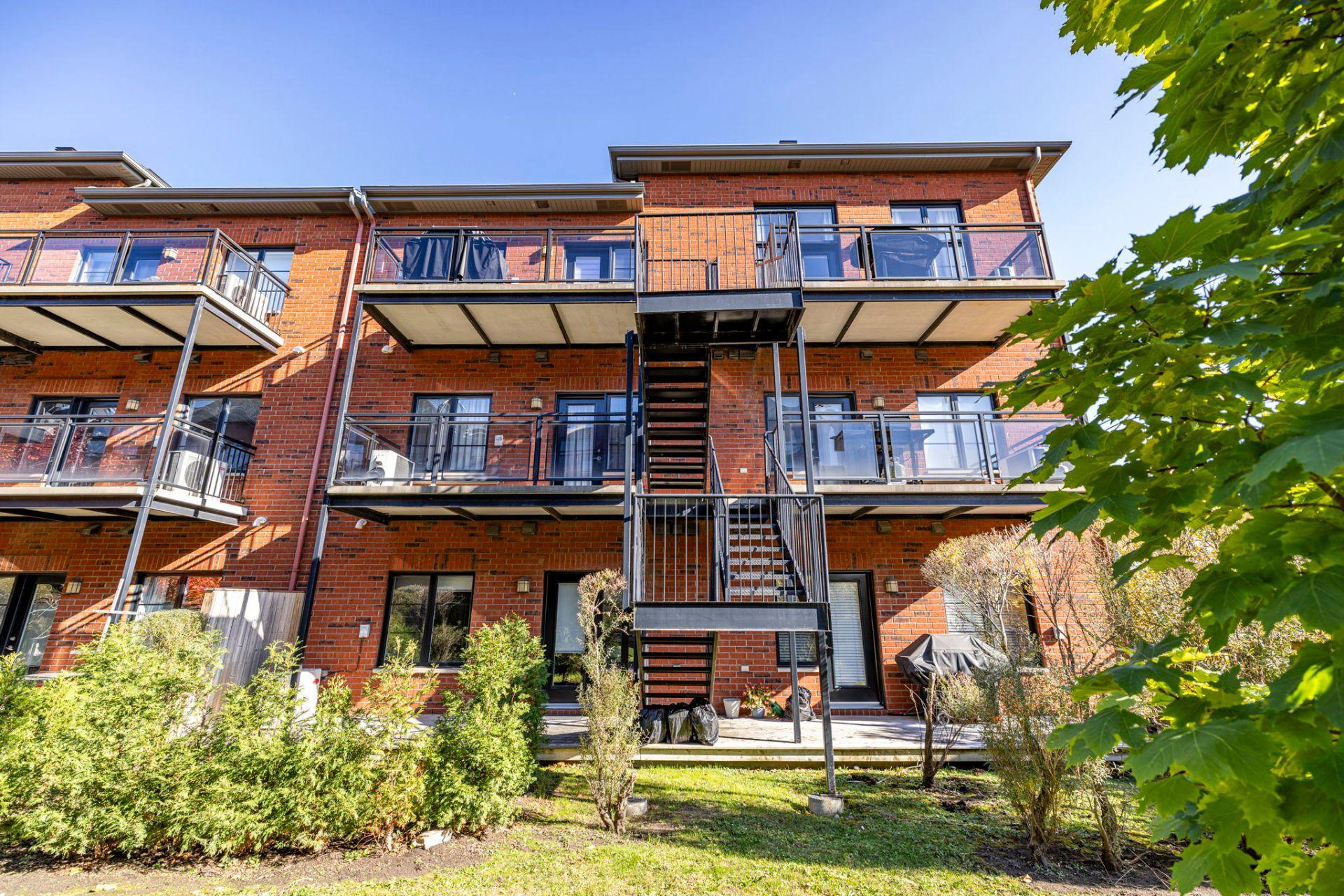 









2300


Rue Modigliani

, 301,
Montréal (Saint-Laurent),




QC
H4R0J1

