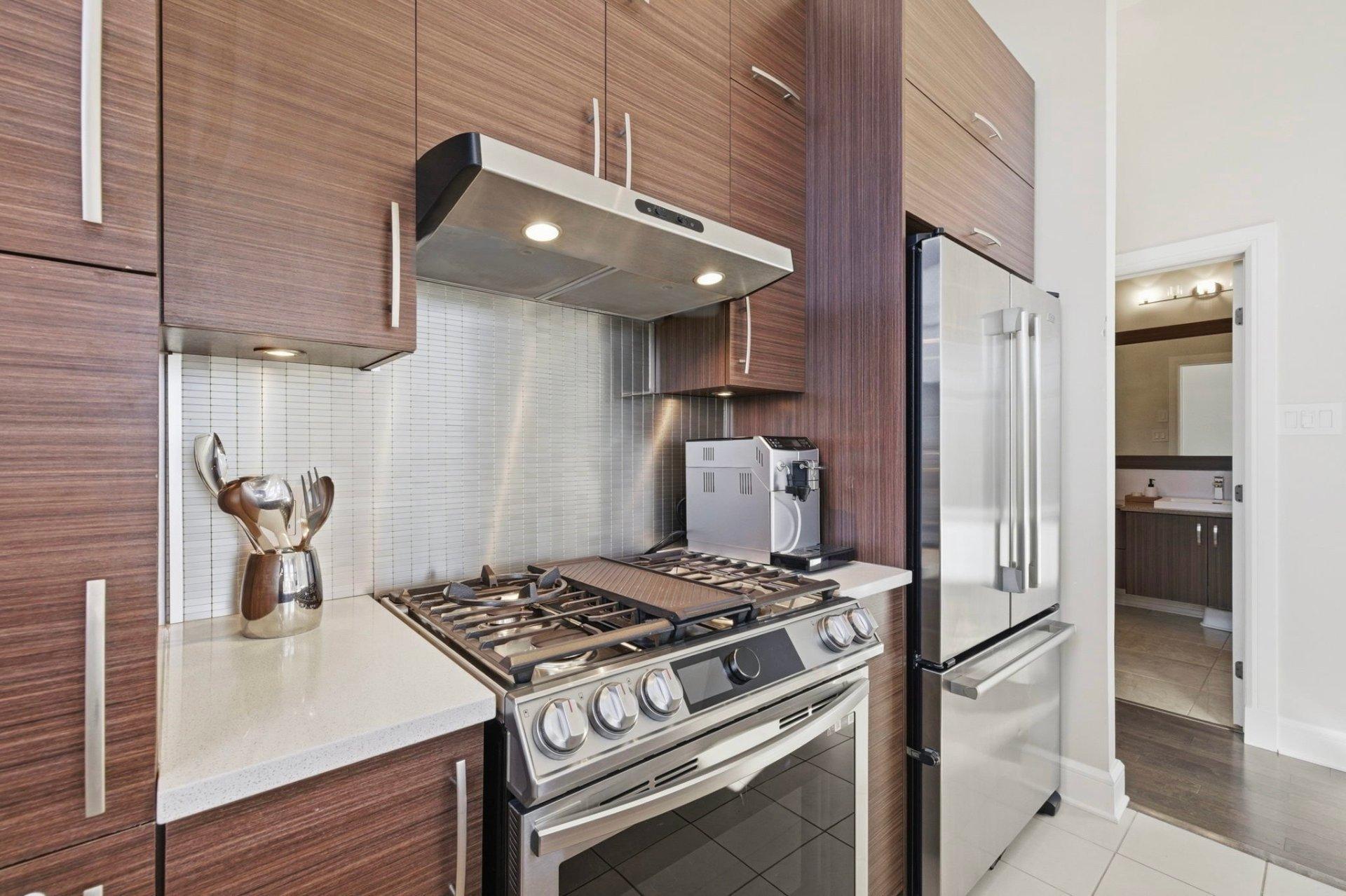 









2300


Rue Modigliani

, 301,
Montréal (Saint-Laurent),




QC
H4R0J1

