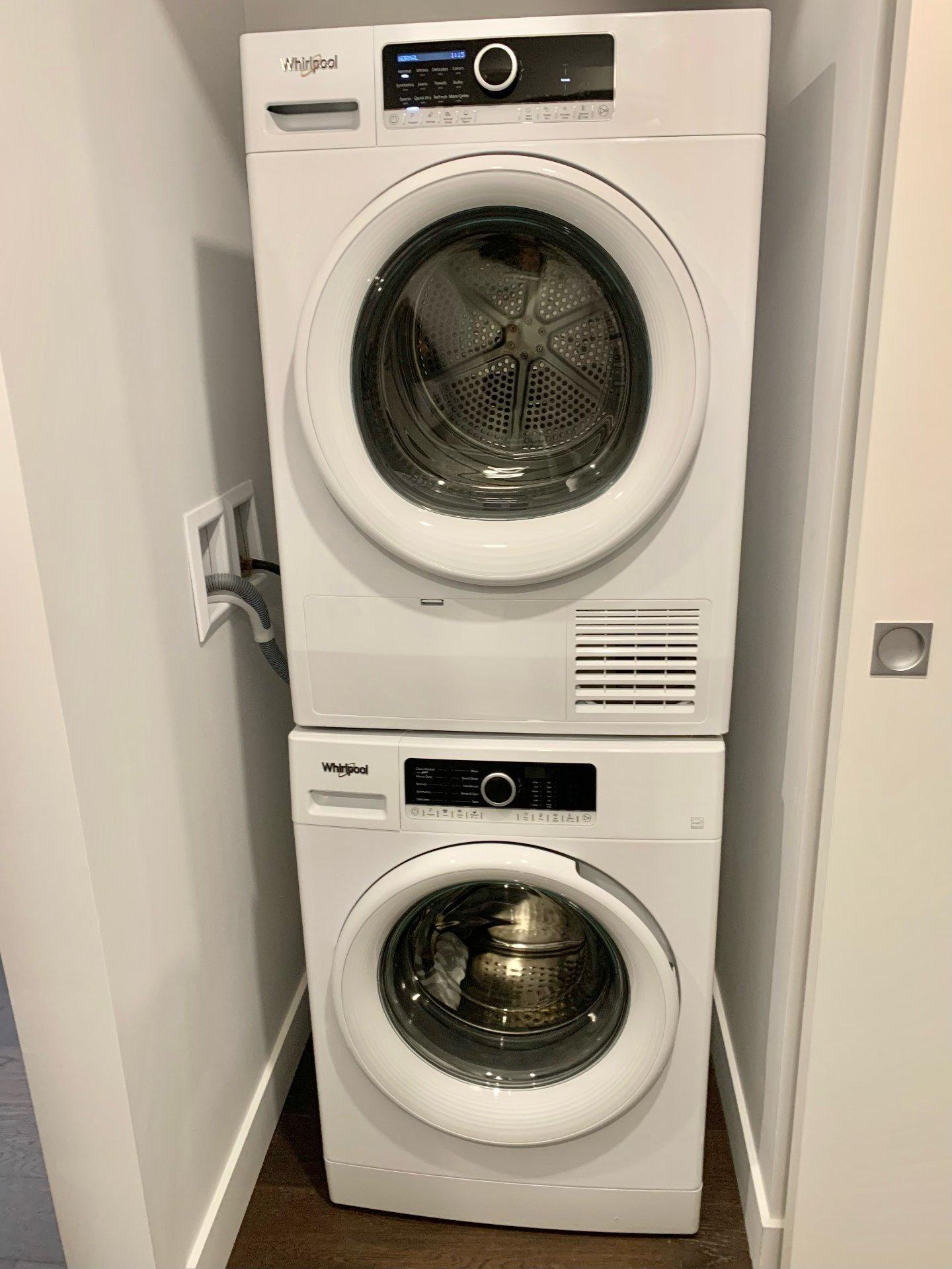 









1500


Boul. René-Lévesque O.

, 1701,
Montréal (Ville-Marie),




QC
H3G2H1

