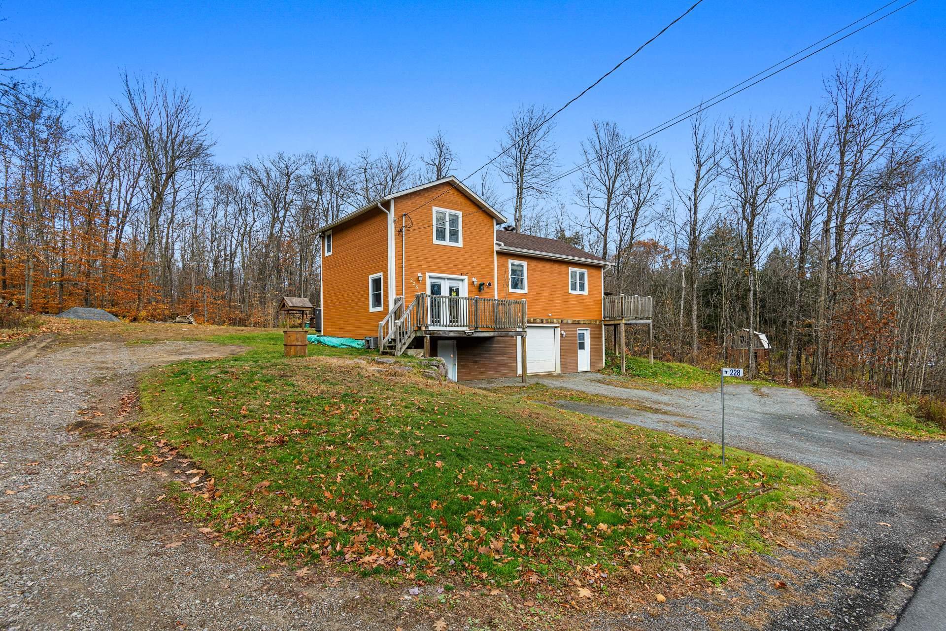 









228


Ch. de la Carrière

,
Brownsburg-Chatham,




QC
J8H1K9

