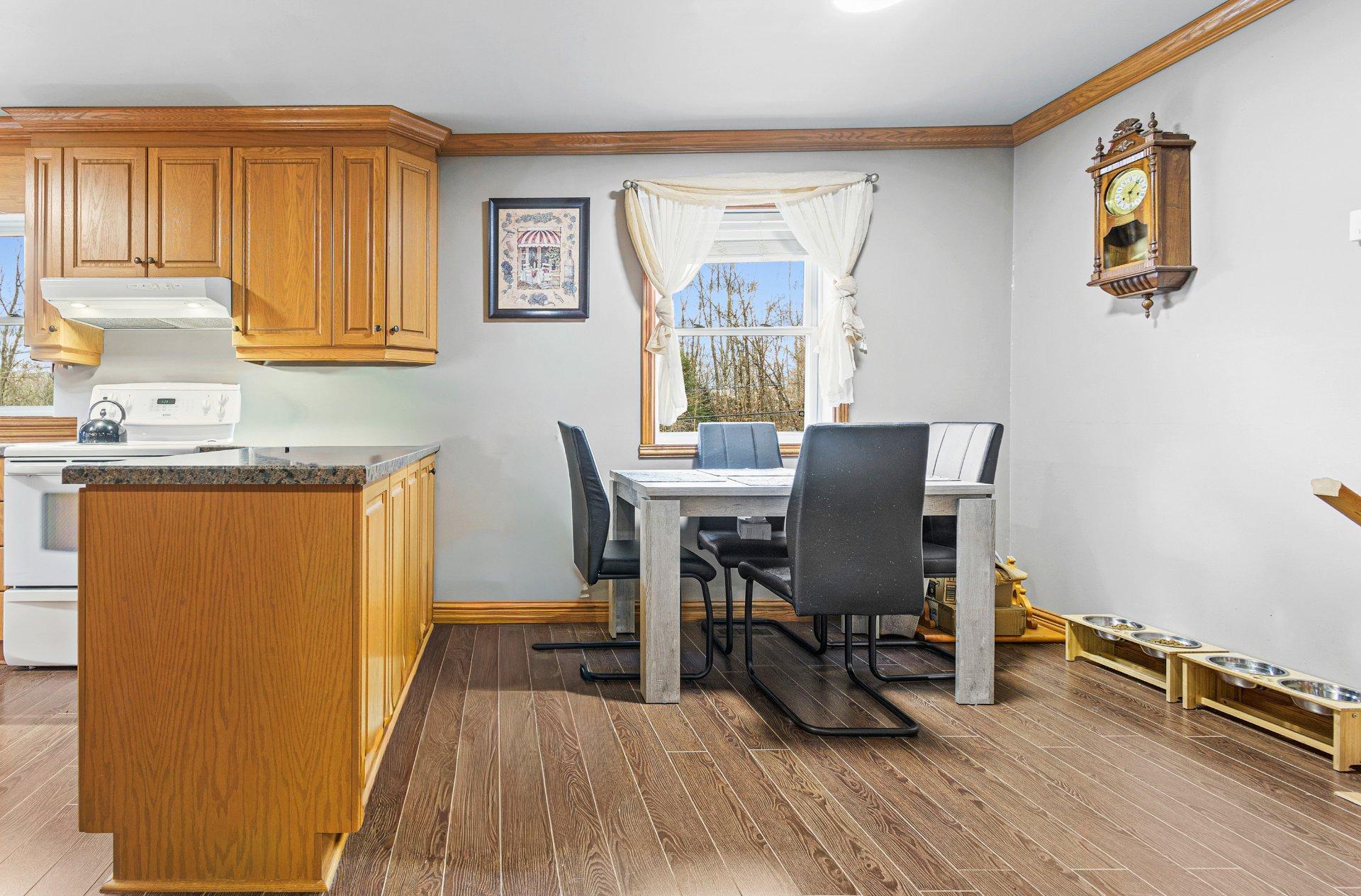 









228


Ch. de la Carrière

,
Brownsburg-Chatham,




QC
J8H1K9

