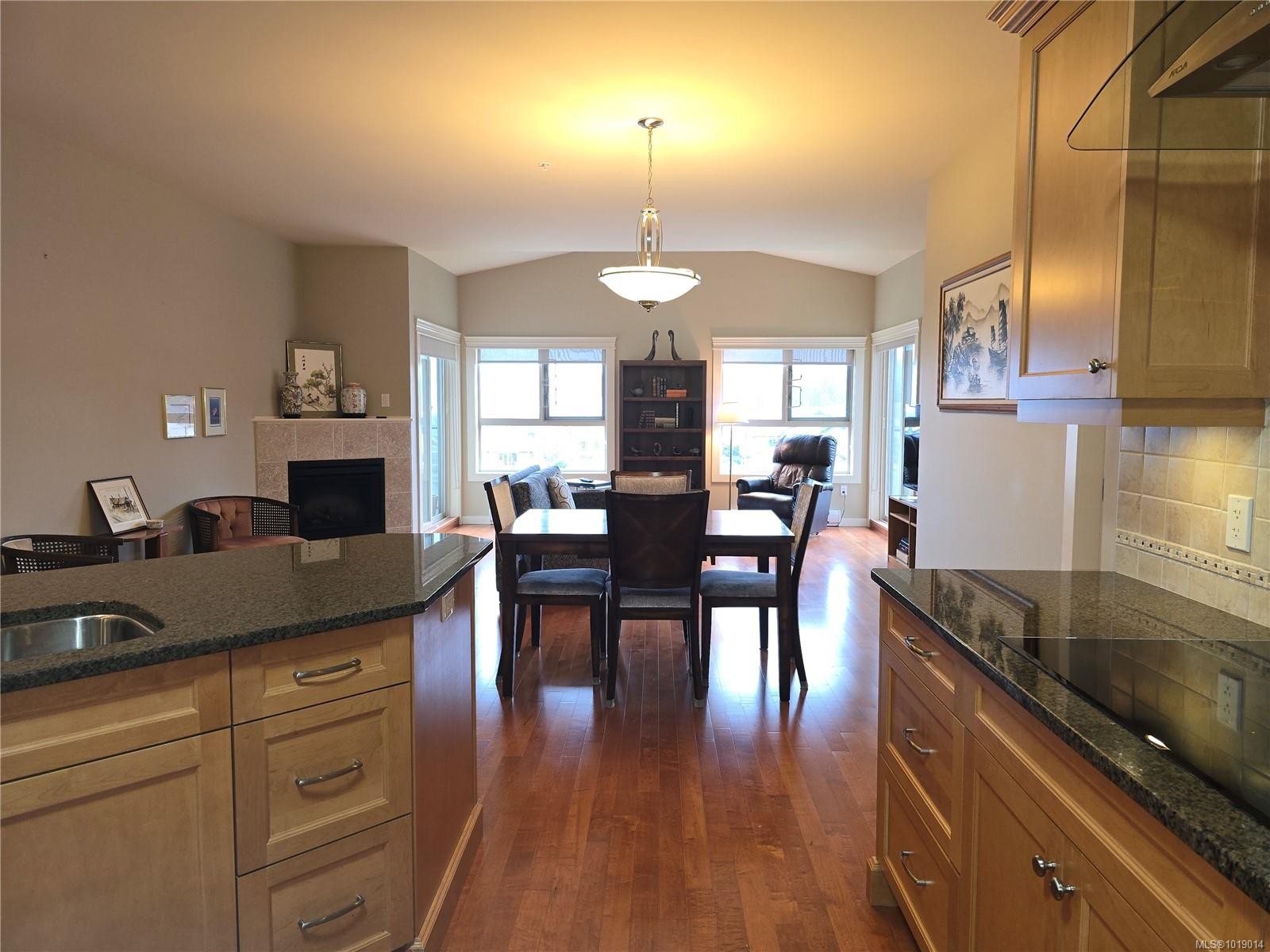 









6728


Dickinson

Rd, 404,
Nanaimo,




BC
V9V 1T3

