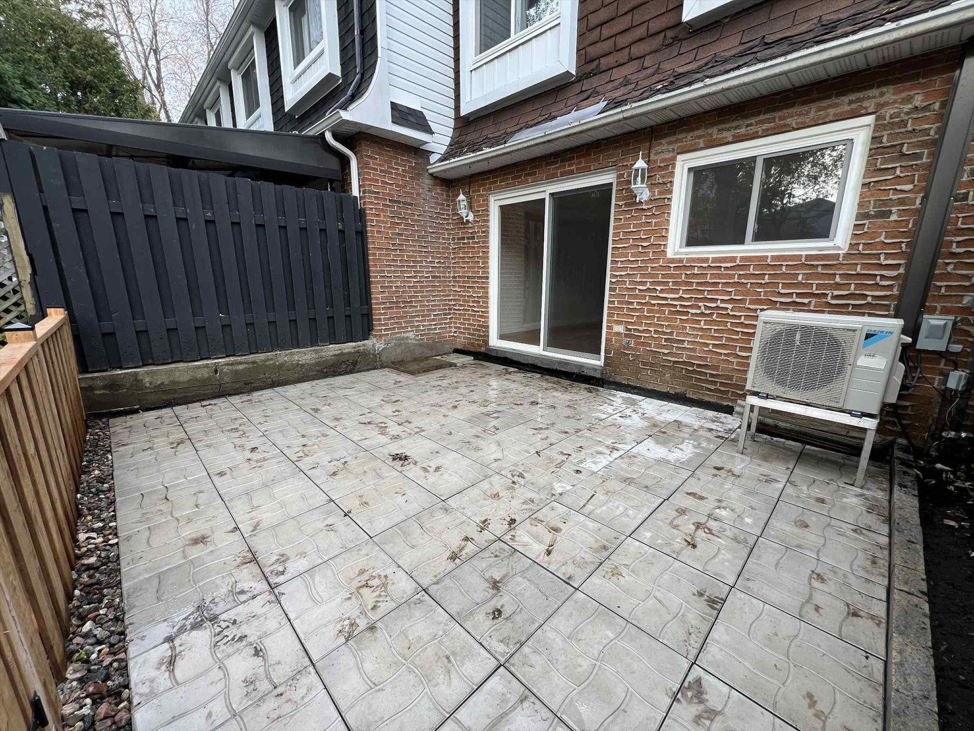 









4772


Rue Lake

,
Dollard-des-Ormeaux,




QC
H9G1G8

