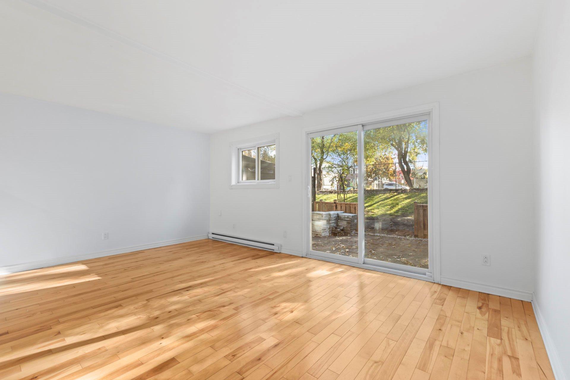 









4772Z


Rue Lake

,
Dollard-des-Ormeaux,




QC
H9G1G8

