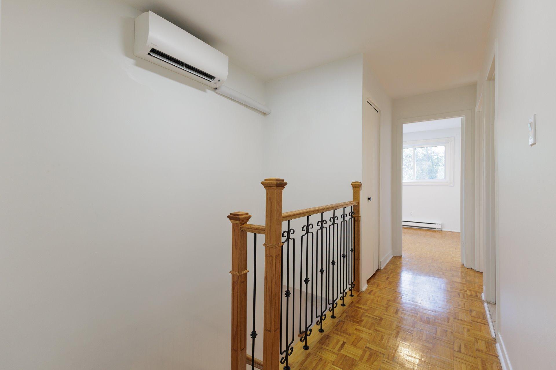 









4772Z


Rue Lake

,
Dollard-des-Ormeaux,




QC
H9G1G8

