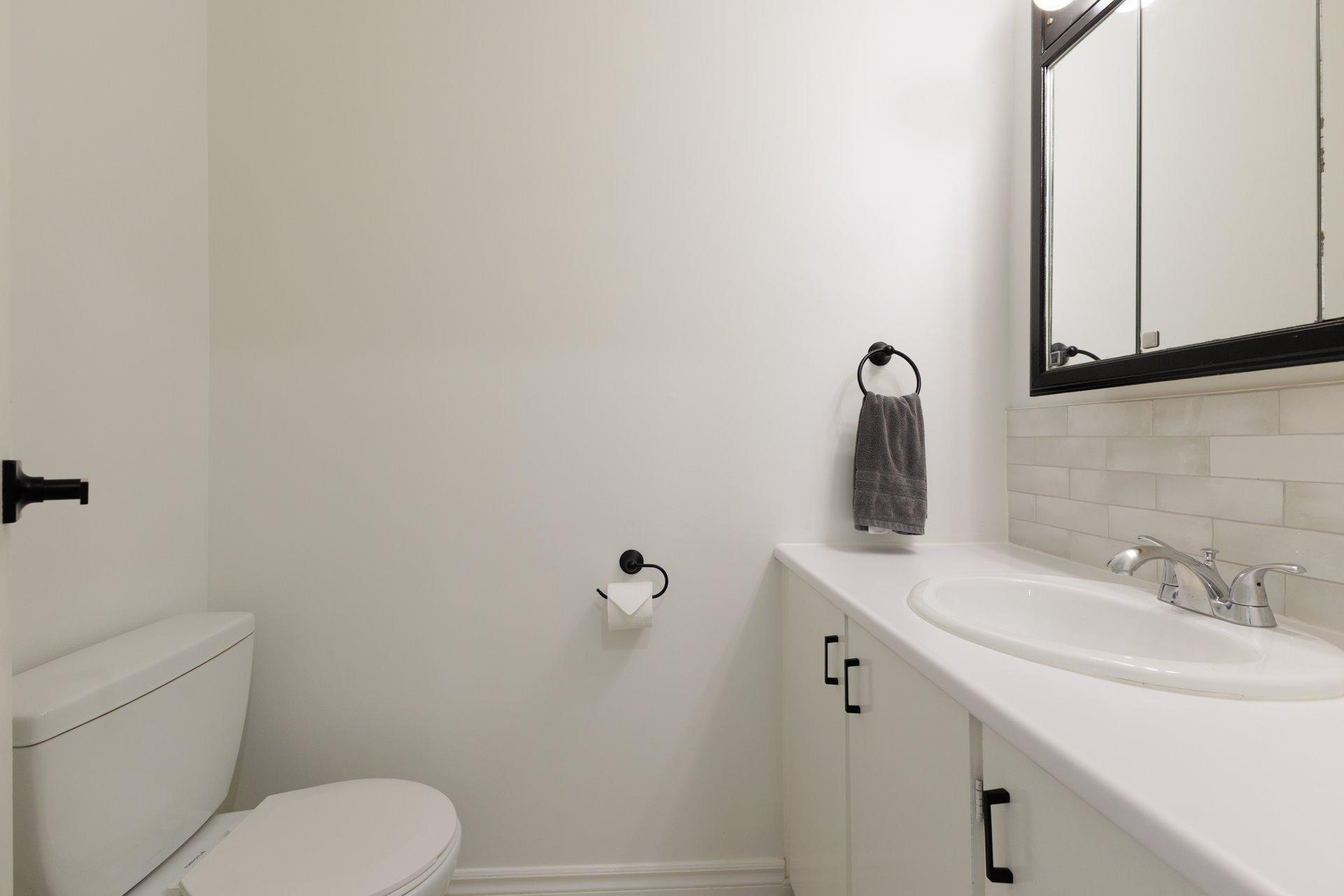 









4772Z


Rue Lake

,
Dollard-des-Ormeaux,




QC
H9G1G8

