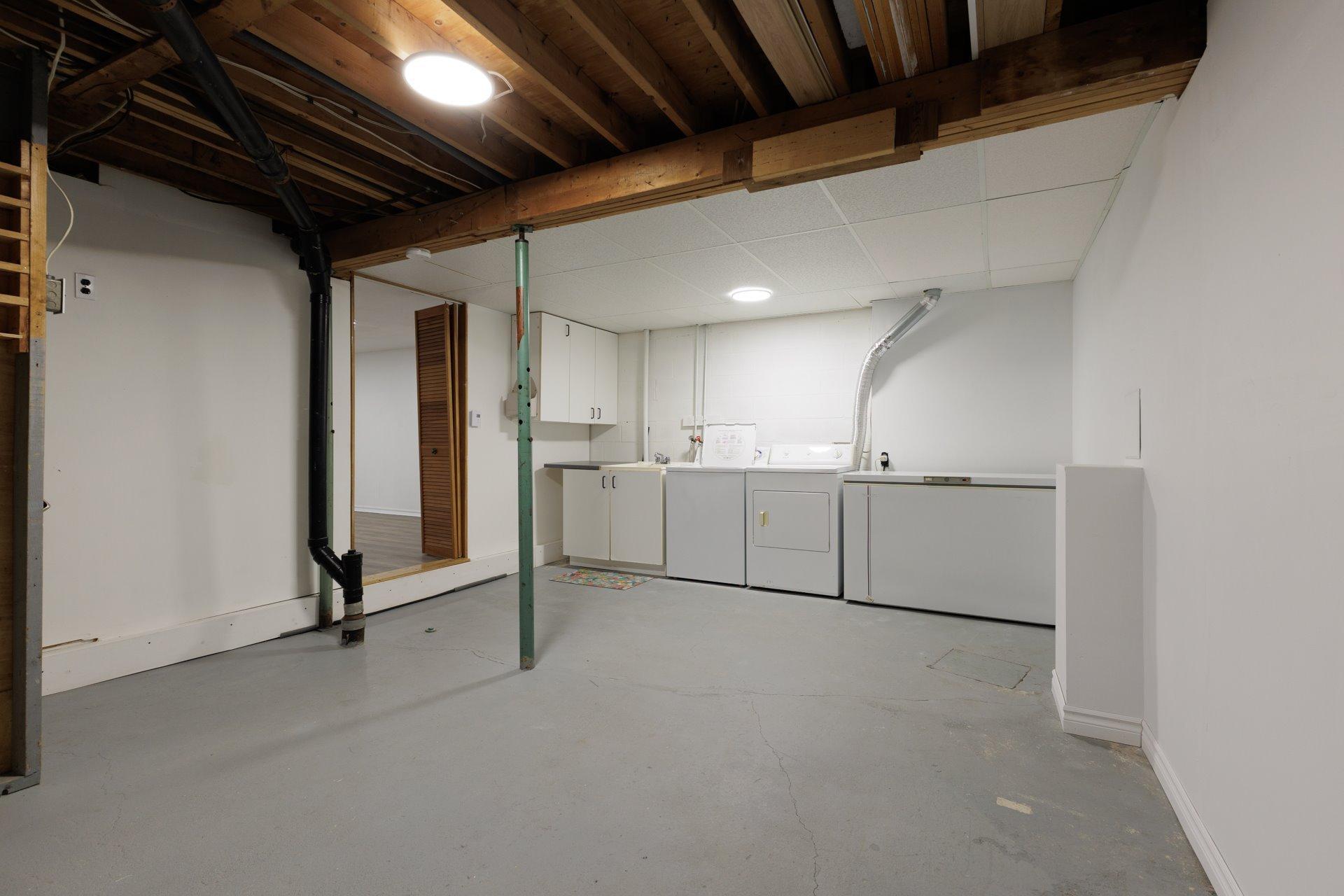 









4772Z


Rue Lake

,
Dollard-des-Ormeaux,




QC
H9G1G8

