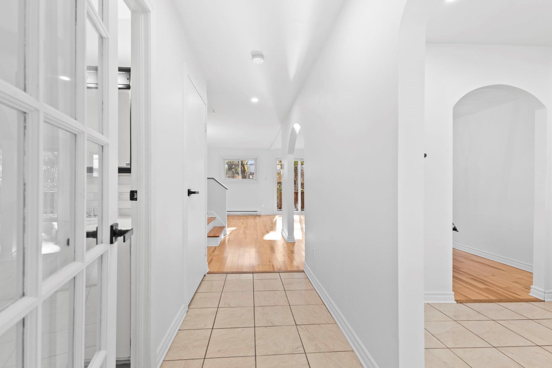 









4772Z


Rue Lake

,
Dollard-des-Ormeaux,




QC
H9G1G8

