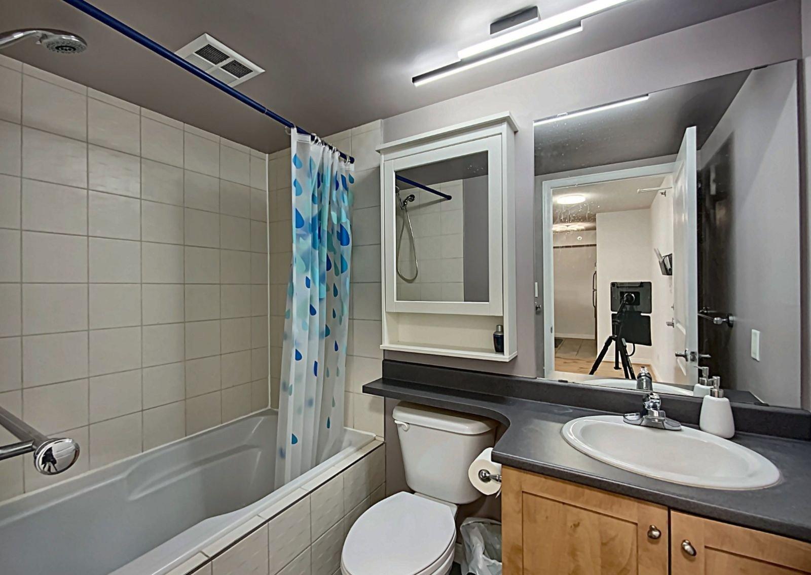 









1225


Rue Notre-Dame O.

, 426,
Montréal (Ville-Marie),




QC
H3C6S3

