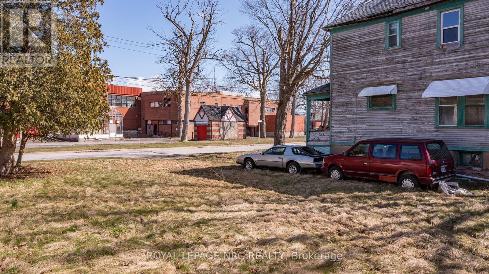 












4742 EPWORTH CIRCLE

,
Niagara Falls (Downtown),




Ontario
L2E1C9

