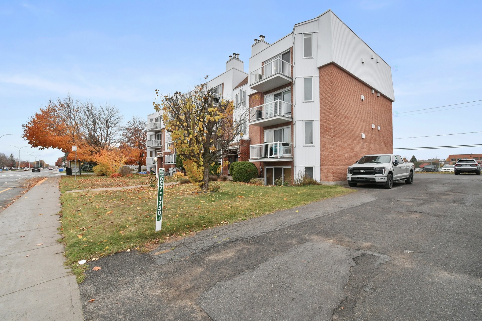 









1191


Boul. Iberville

, 8,
Repentigny (Repentigny),




QC
J5Y3H7

