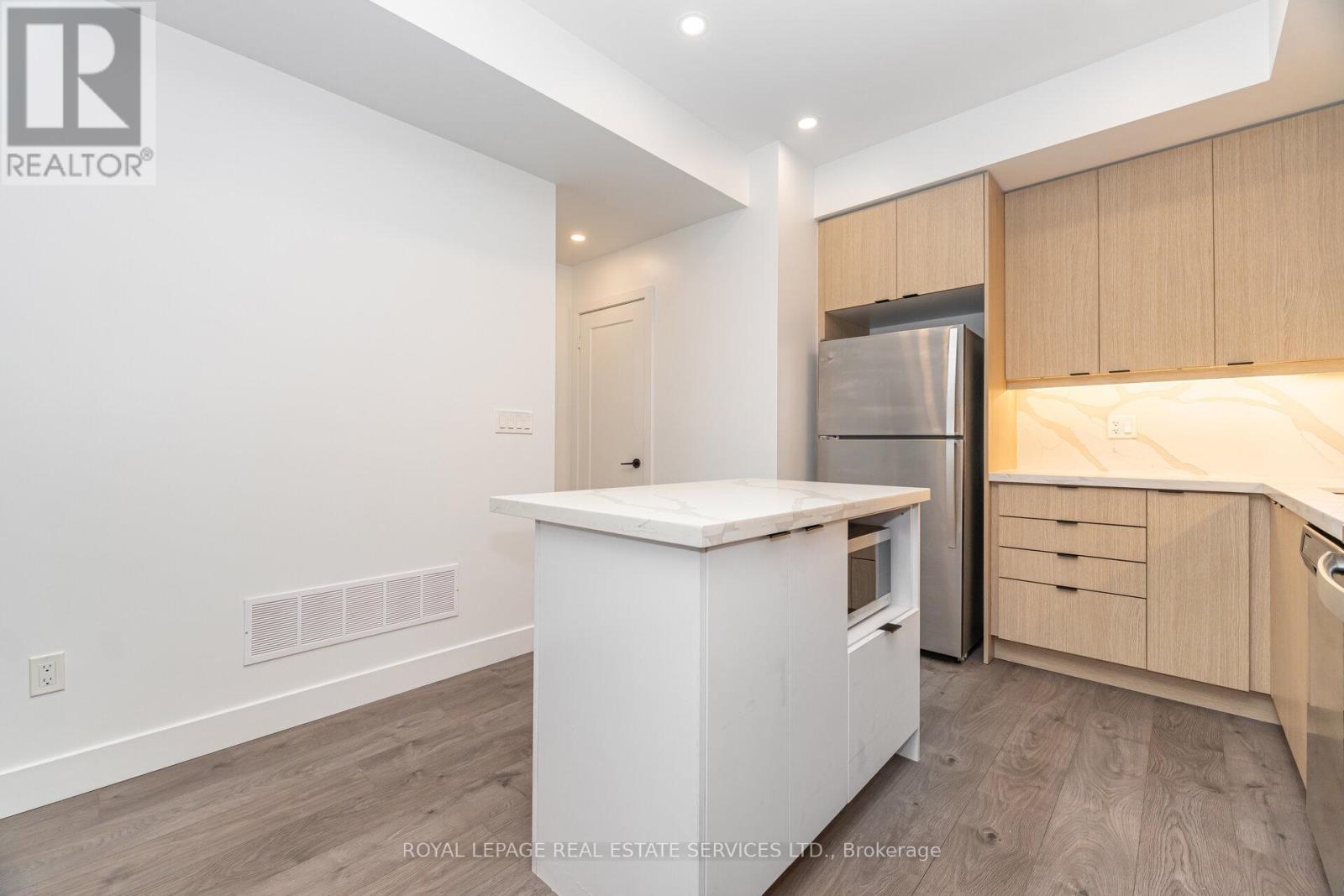 












9 - 200 MALTA AVENUE

,
Brampton,




Ontario
L6Y6H8

