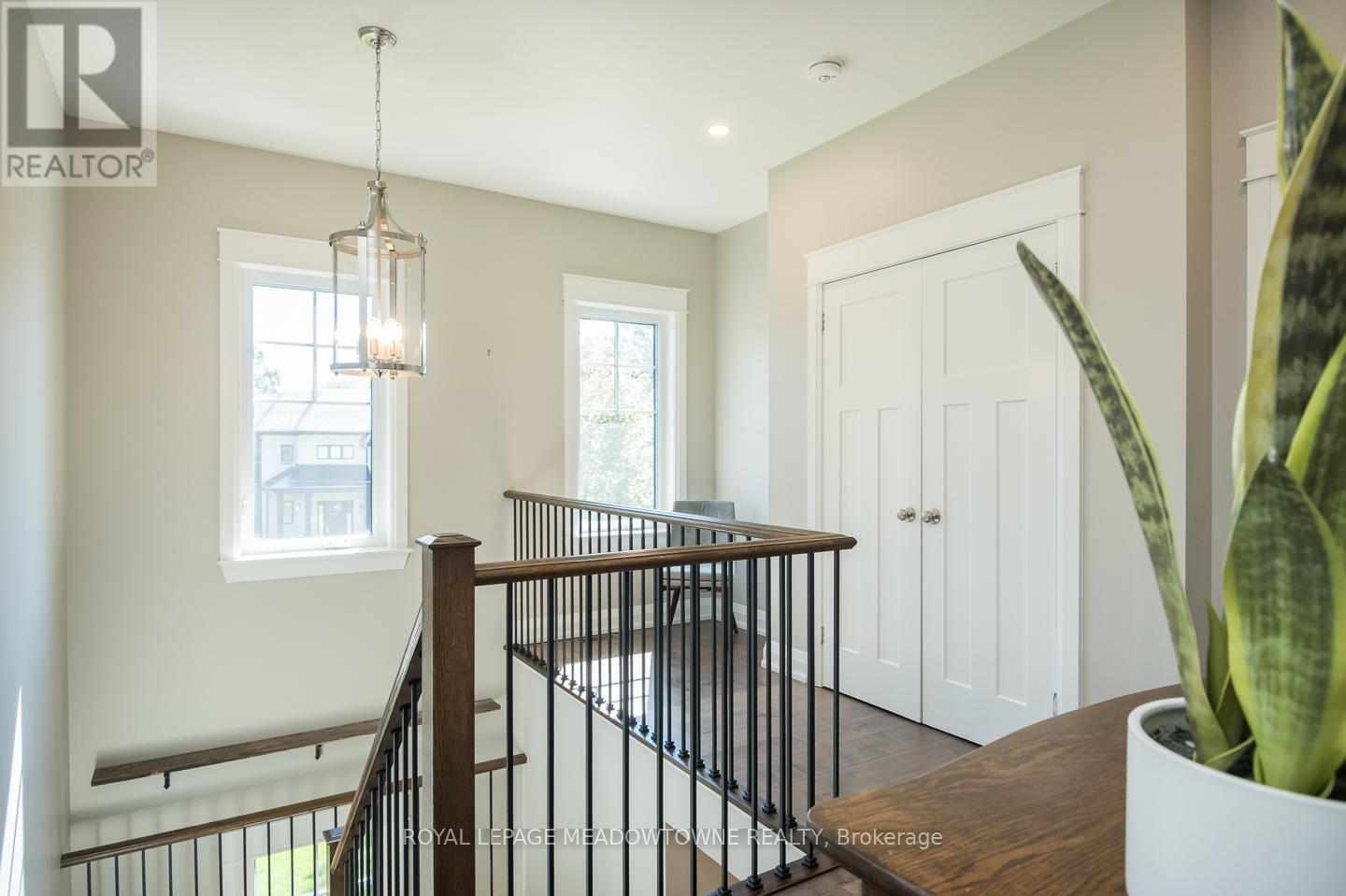 












29 BARTON STREET

,
Milton,




Ontario
L9T1C7

