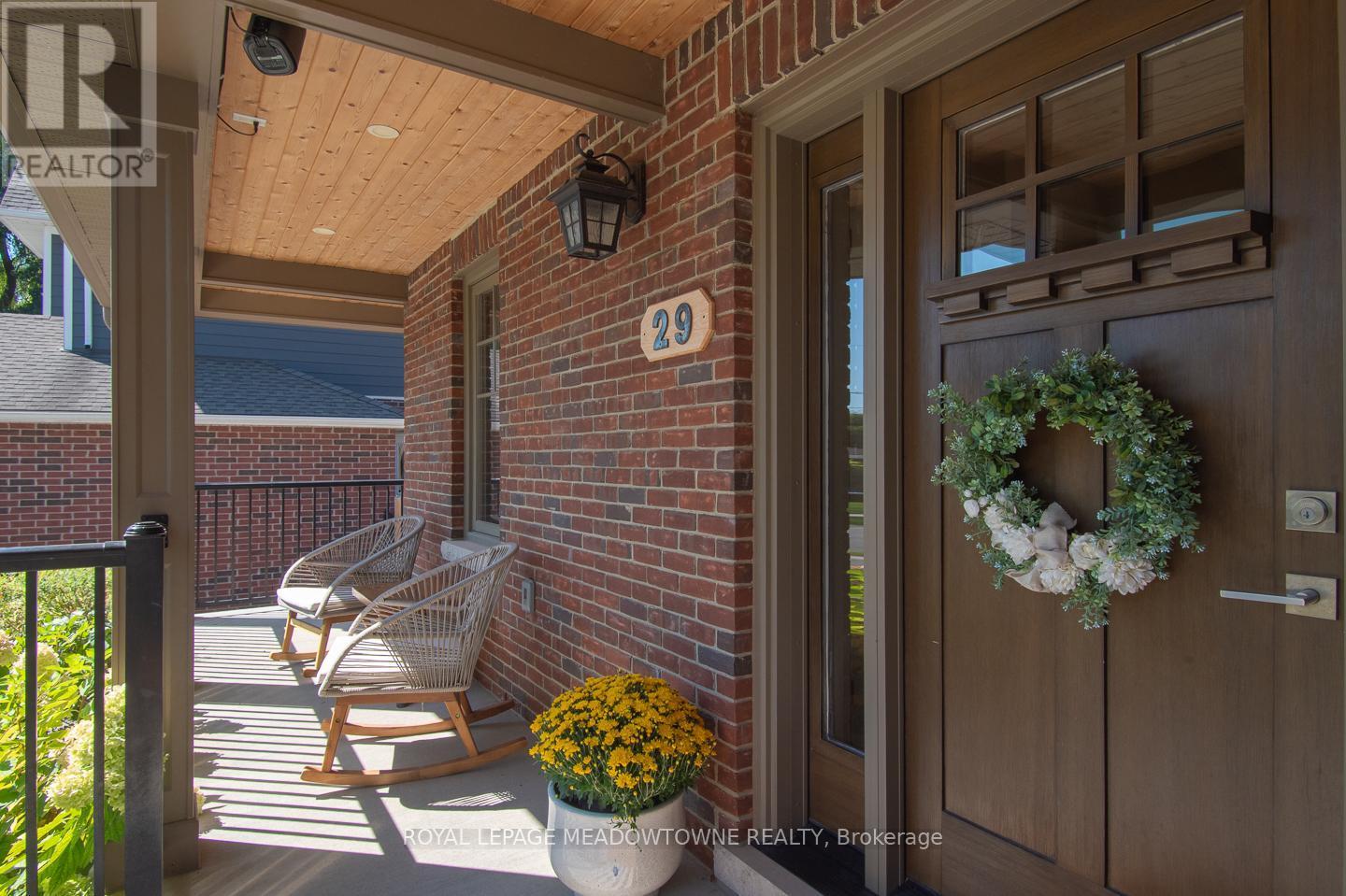 












29 BARTON STREET

,
Milton,




Ontario
L9T1C7

