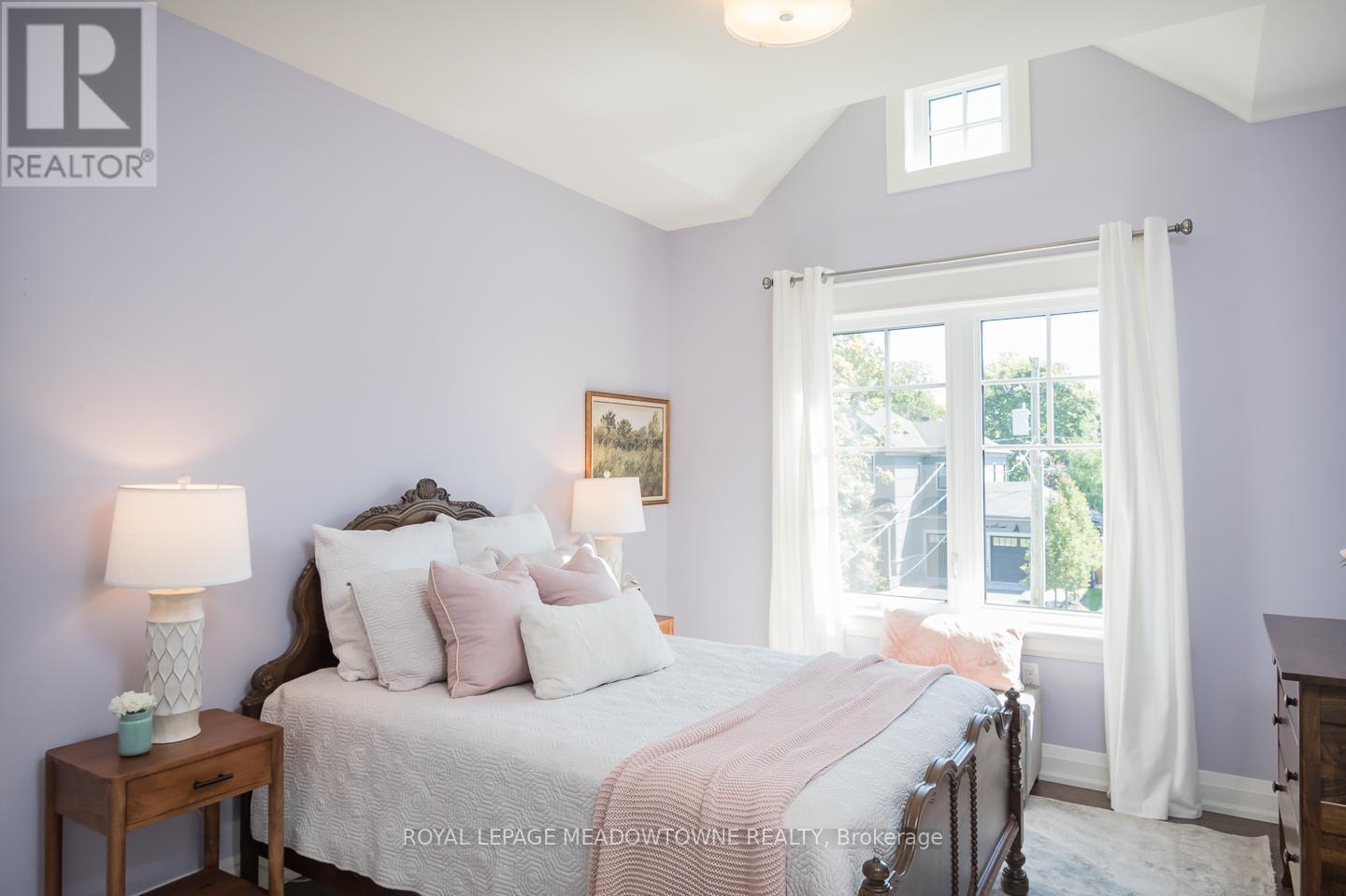 












29 BARTON STREET

,
Milton,




Ontario
L9T1C7

