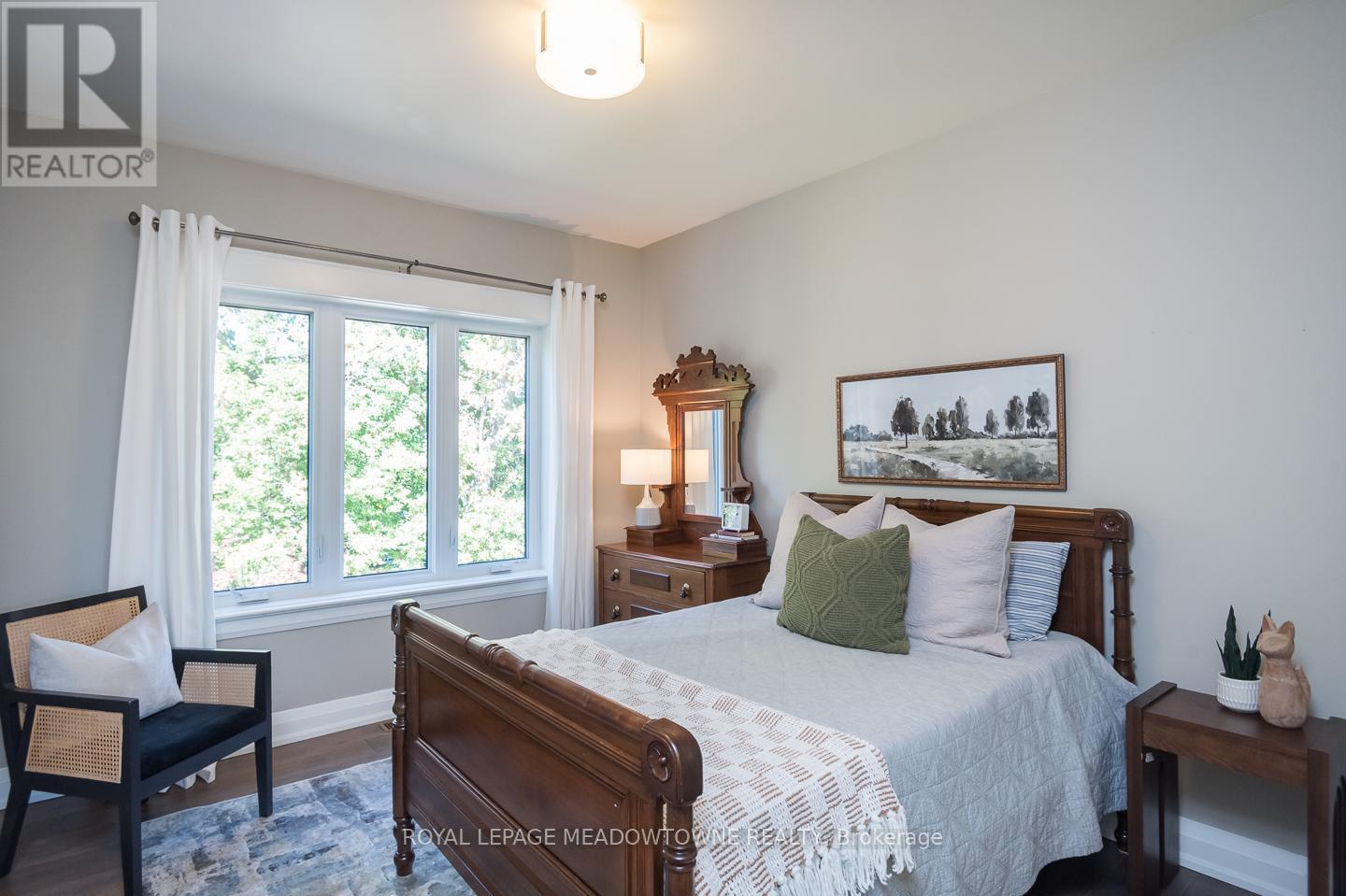 












29 BARTON STREET

,
Milton,




Ontario
L9T1C7

