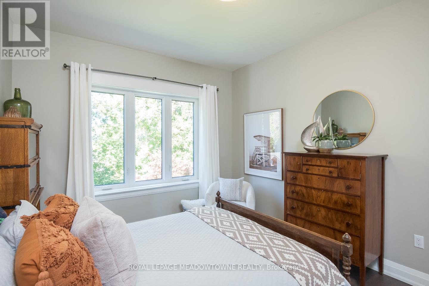 












29 BARTON STREET

,
Milton,




Ontario
L9T1C7

