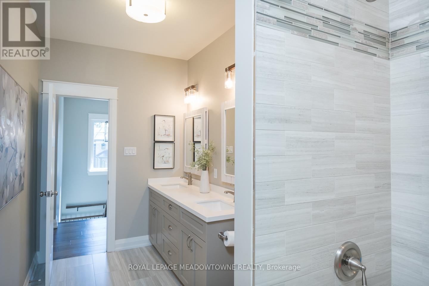 












29 BARTON STREET

,
Milton,




Ontario
L9T1C7

