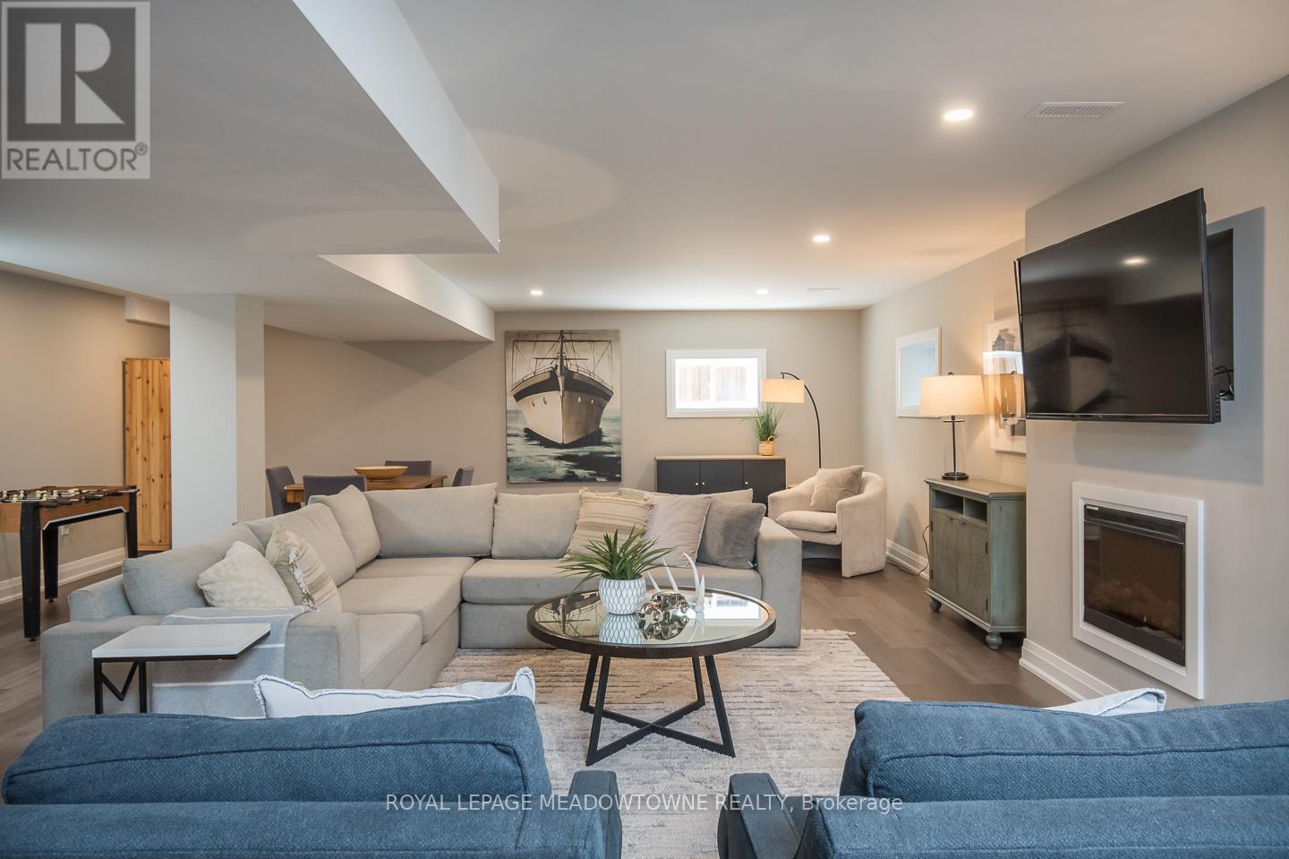 












29 BARTON STREET

,
Milton,




Ontario
L9T1C7

