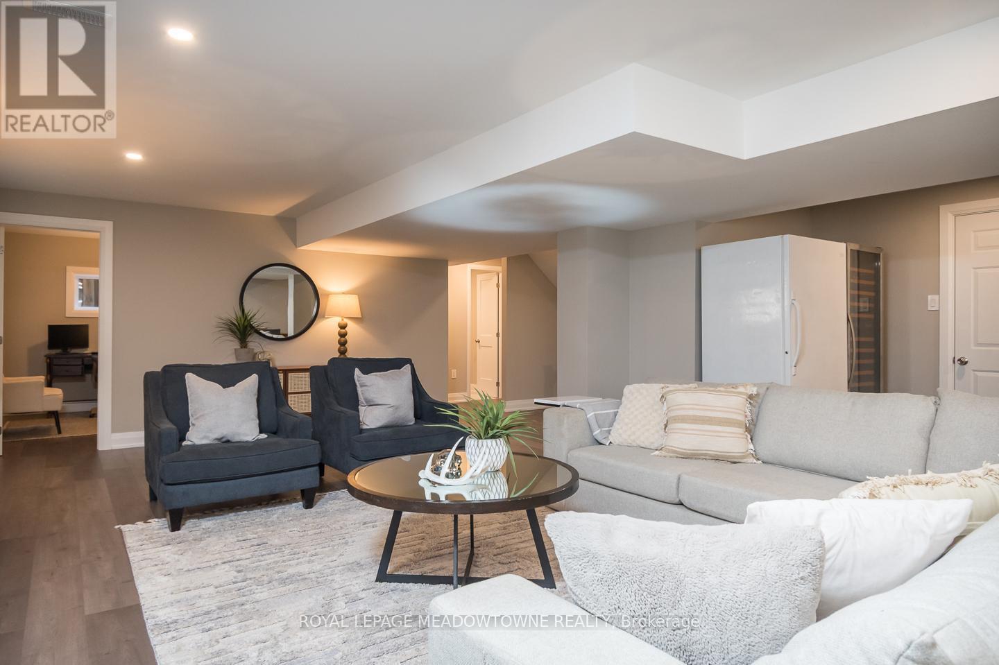 












29 BARTON STREET

,
Milton,




Ontario
L9T1C7

