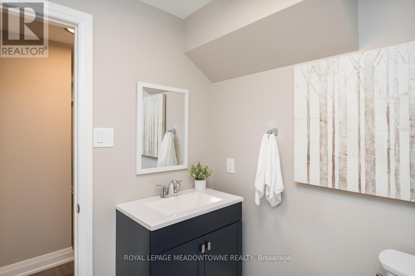 












29 BARTON STREET

,
Milton,




Ontario
L9T1C7

