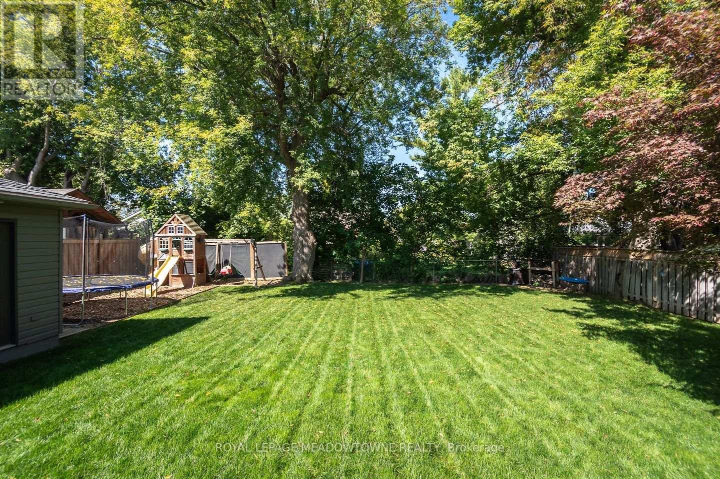 












29 BARTON STREET

,
Milton,




Ontario
L9T1C7

