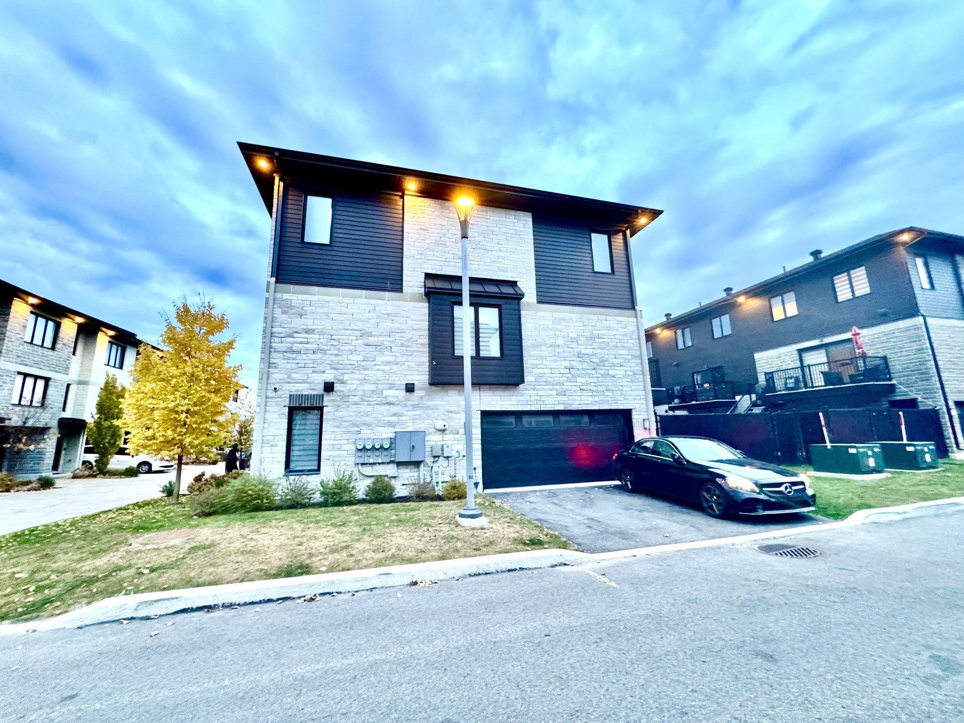 









1260


Rue Georges-Vézina

,
Vaudreuil-Dorion,




QC
J7V3E6

