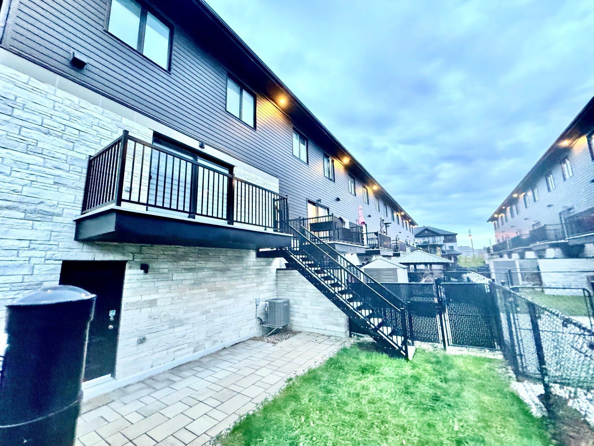 









1260


Rue Georges-Vézina

,
Vaudreuil-Dorion,




QC
J7V3E6

