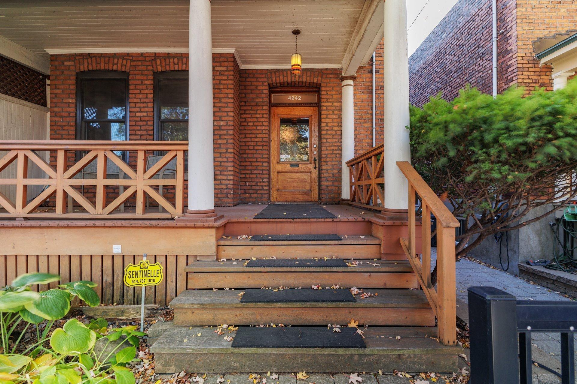 









4242


Av. Beaconsfield

,
Montréal (Côte-des-Neiges/Notre-Dame-de-Grâce),




QC
H4A2H3

