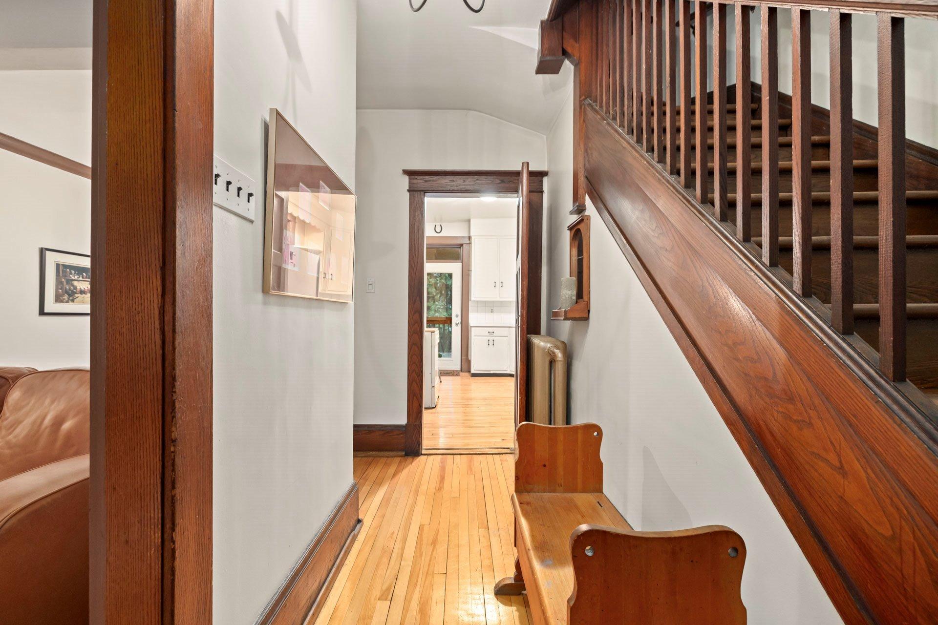 









4242


Av. Beaconsfield

,
Montréal (Côte-des-Neiges/Notre-Dame-de-Grâce),




QC
H4A2H3

