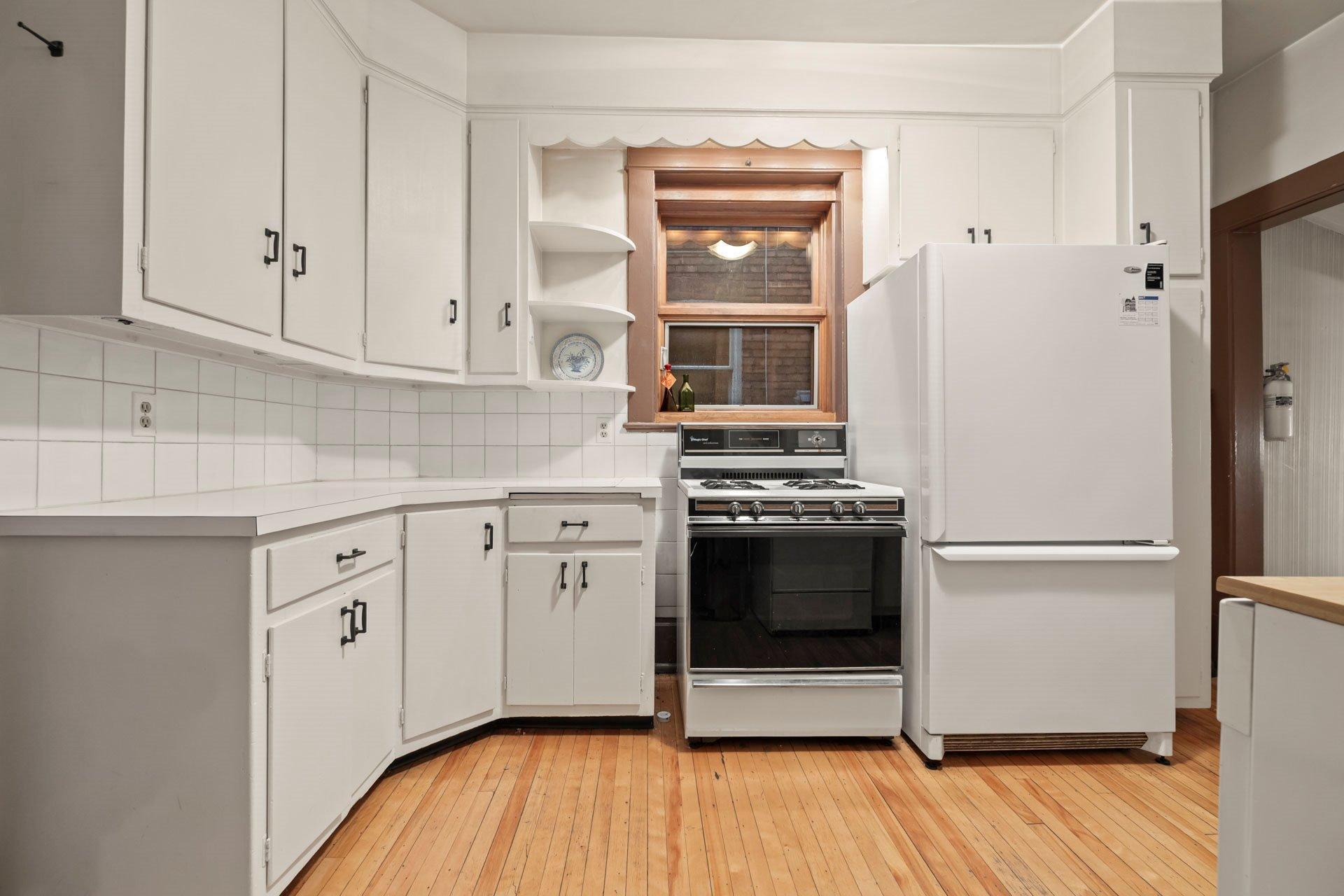 









4242


Av. Beaconsfield

,
Montréal (Côte-des-Neiges/Notre-Dame-de-Grâce),




QC
H4A2H3

