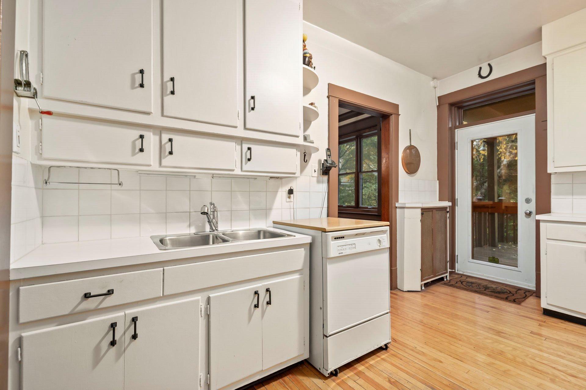 









4242


Av. Beaconsfield

,
Montréal (Côte-des-Neiges/Notre-Dame-de-Grâce),




QC
H4A2H3

