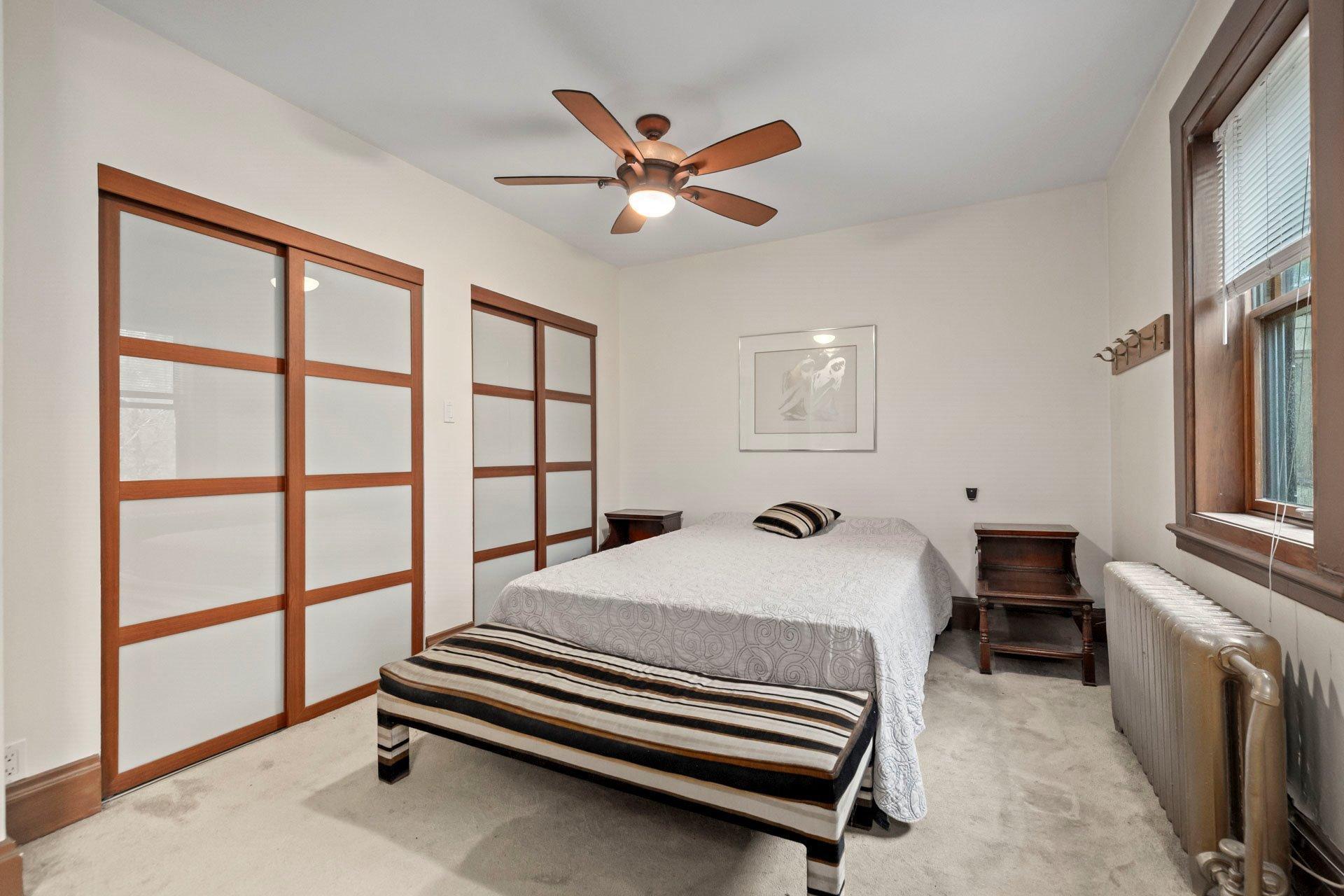 









4242


Av. Beaconsfield

,
Montréal (Côte-des-Neiges/Notre-Dame-de-Grâce),




QC
H4A2H3

