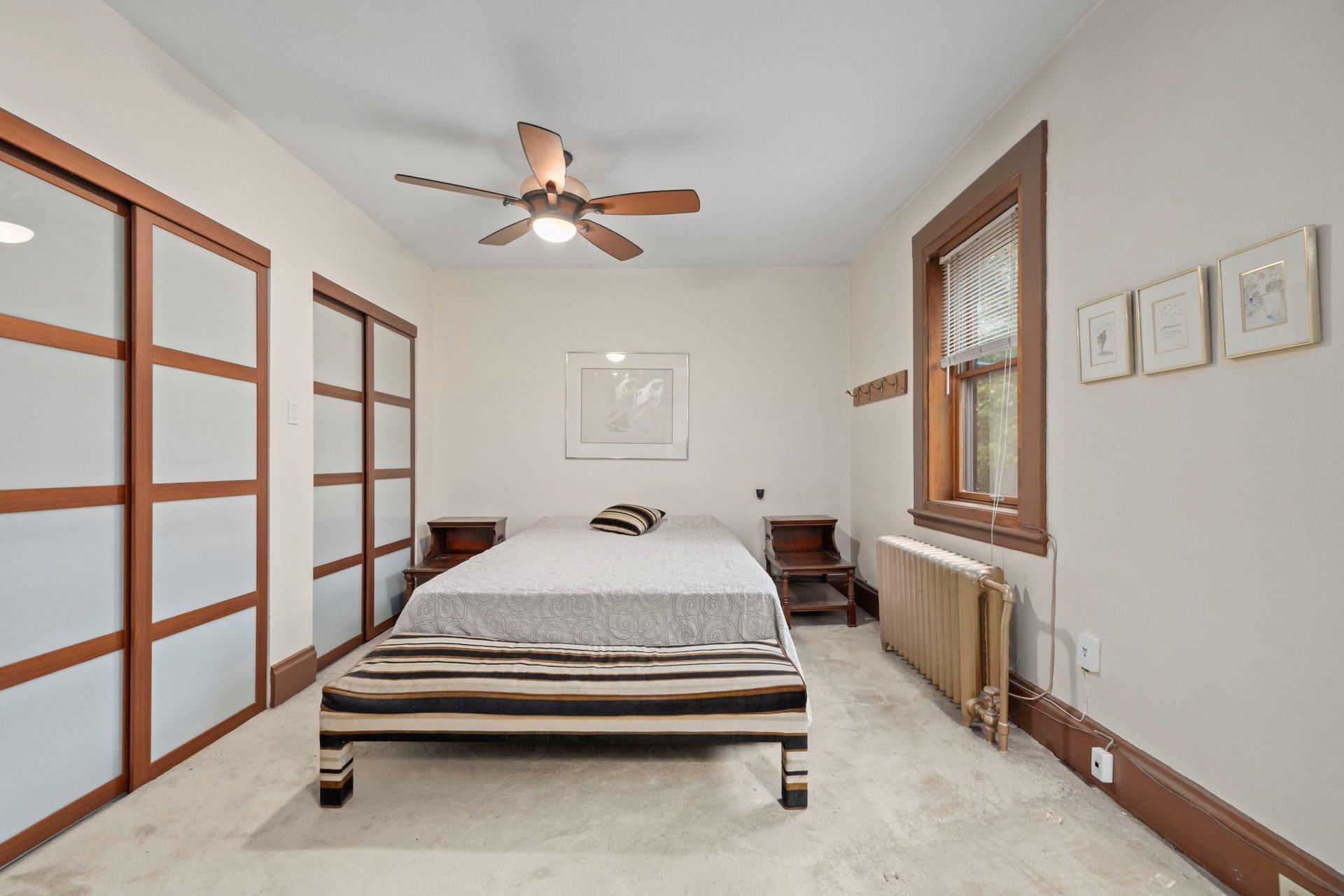 









4242


Av. Beaconsfield

,
Montréal (Côte-des-Neiges/Notre-Dame-de-Grâce),




QC
H4A2H3

