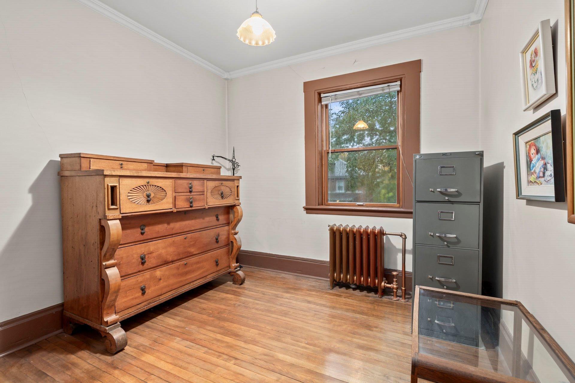 









4242


Av. Beaconsfield

,
Montréal (Côte-des-Neiges/Notre-Dame-de-Grâce),




QC
H4A2H3

