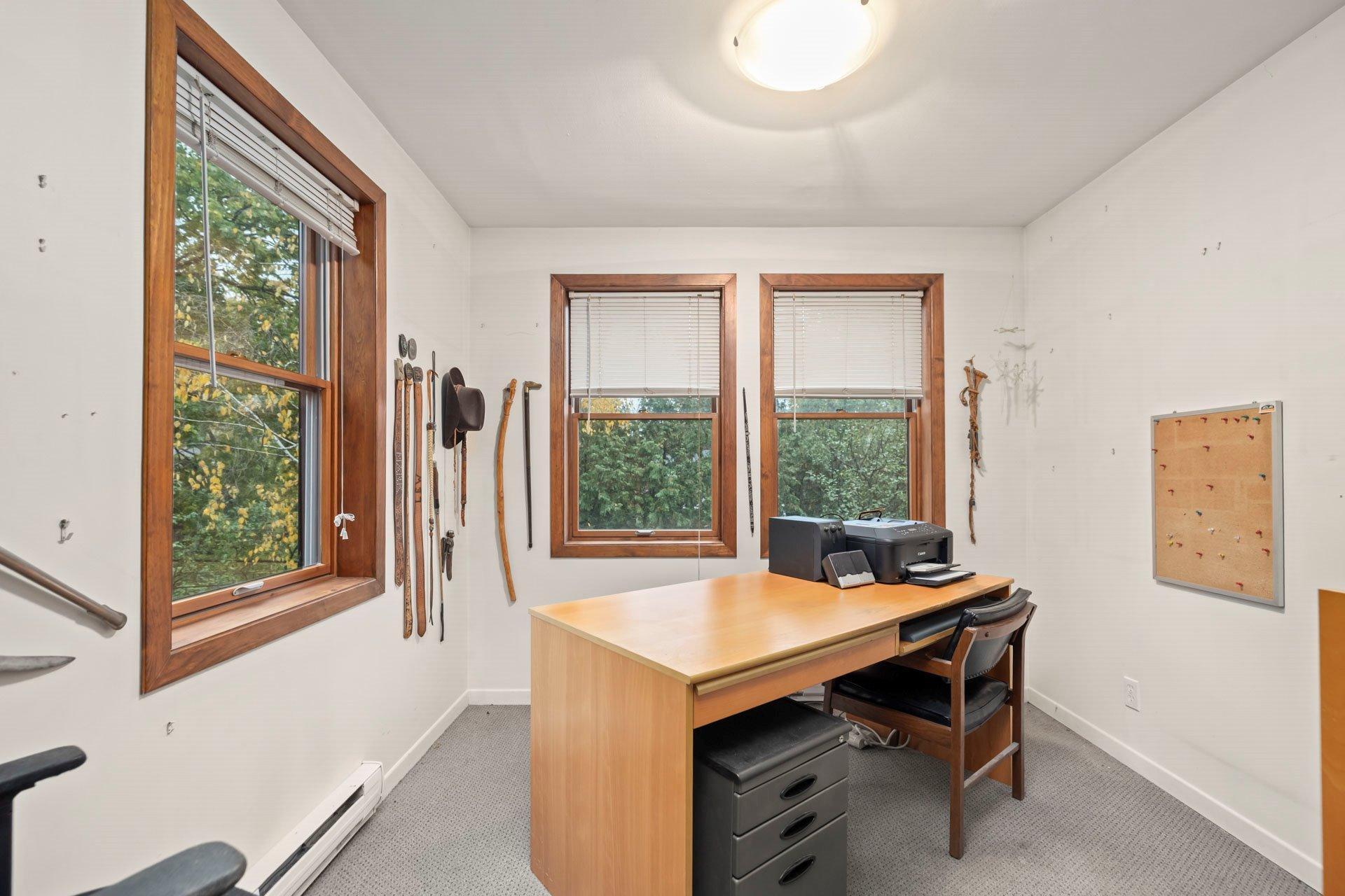 









4242


Av. Beaconsfield

,
Montréal (Côte-des-Neiges/Notre-Dame-de-Grâce),




QC
H4A2H3

