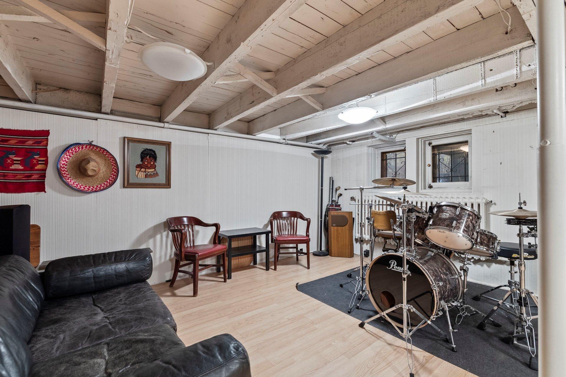 









4242


Av. Beaconsfield

,
Montréal (Côte-des-Neiges/Notre-Dame-de-Grâce),




QC
H4A2H3

