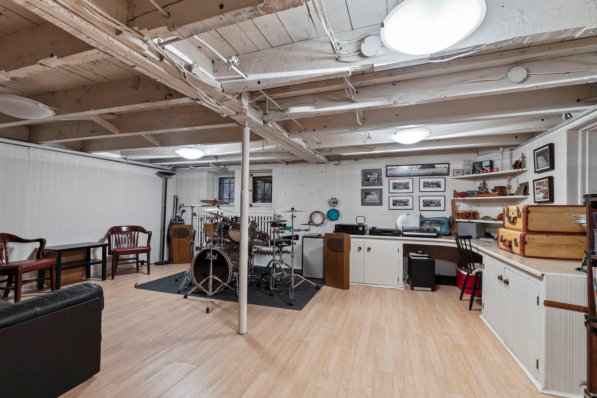 









4242


Av. Beaconsfield

,
Montréal (Côte-des-Neiges/Notre-Dame-de-Grâce),




QC
H4A2H3

