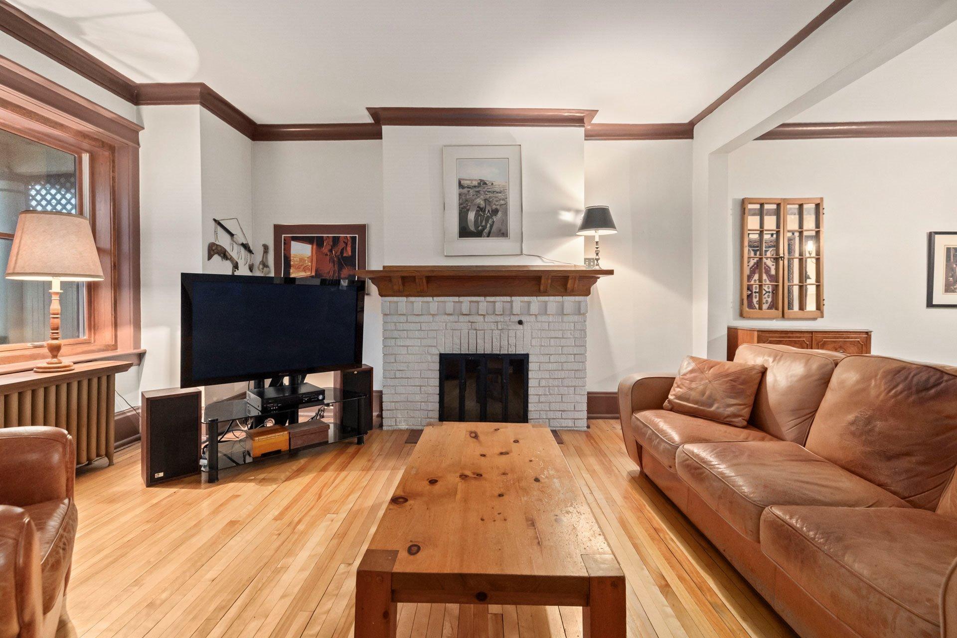 









4242


Av. Beaconsfield

,
Montréal (Côte-des-Neiges/Notre-Dame-de-Grâce),




QC
H4A2H3

