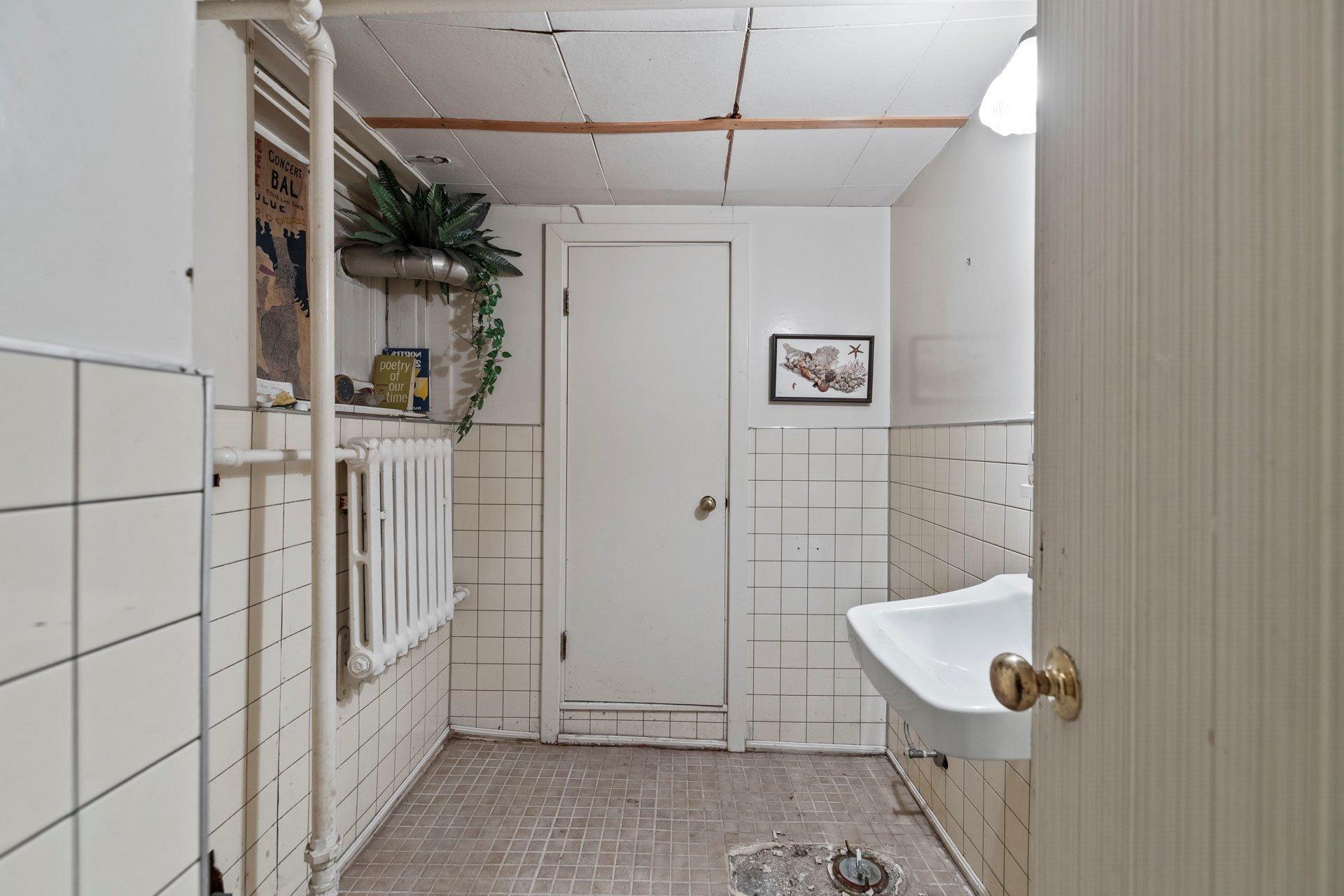 









4242


Av. Beaconsfield

,
Montréal (Côte-des-Neiges/Notre-Dame-de-Grâce),




QC
H4A2H3

