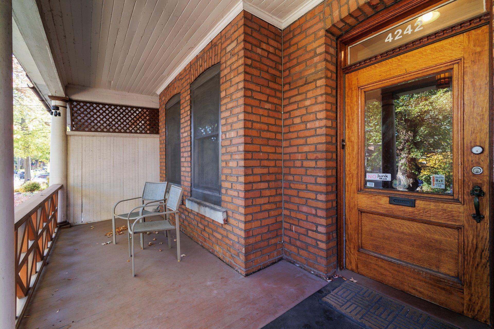 









4242


Av. Beaconsfield

,
Montréal (Côte-des-Neiges/Notre-Dame-de-Grâce),




QC
H4A2H3

